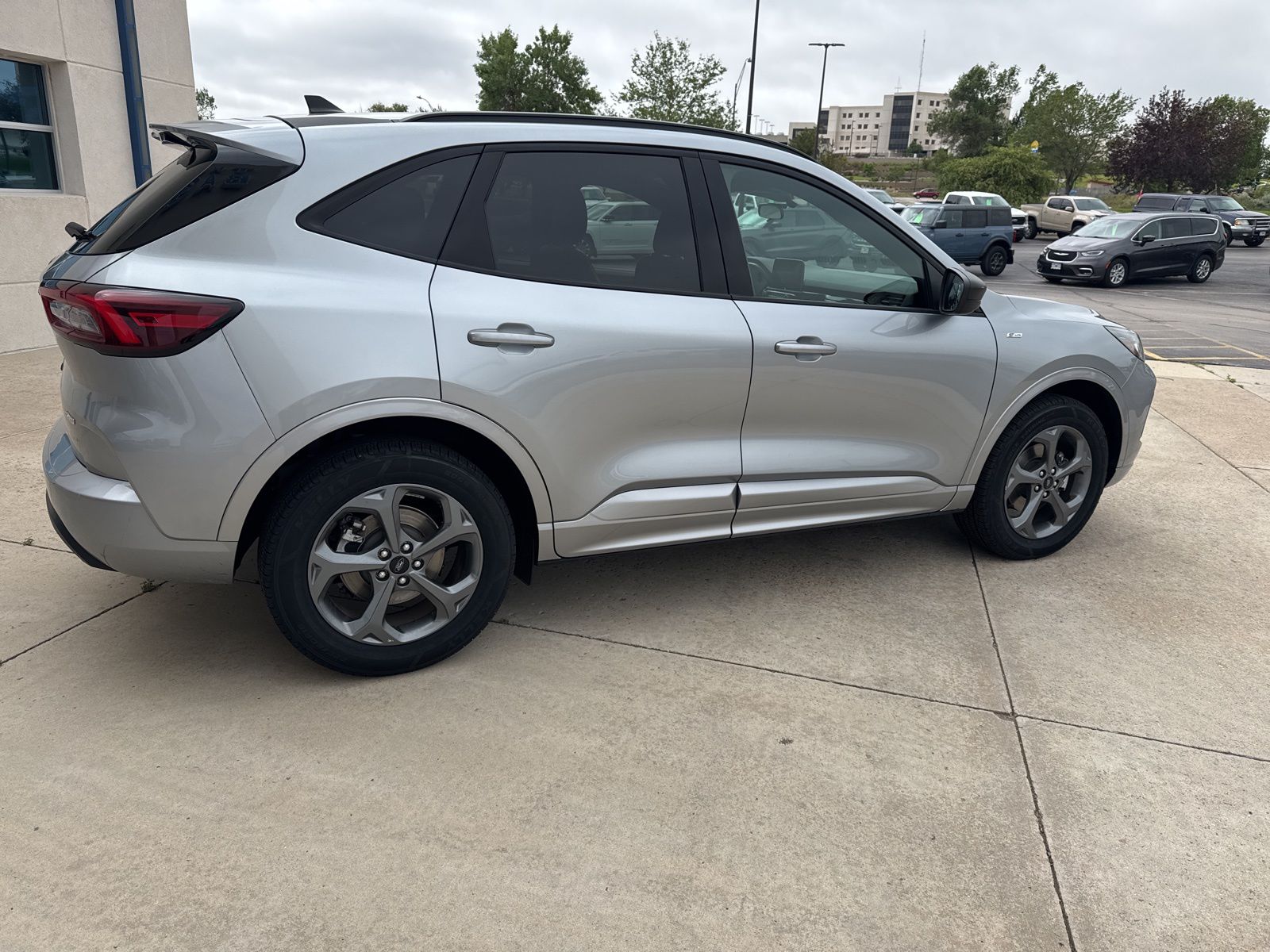 2024 Ford Escape ST-Line photo 3