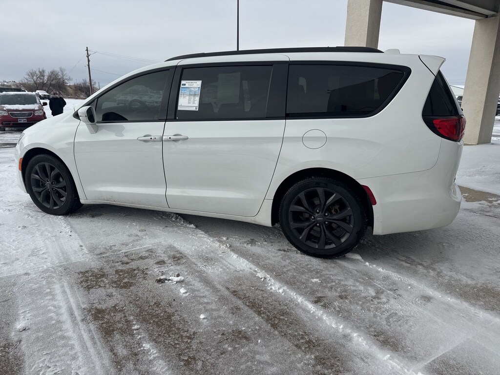 Used 2019 Chrysler Pacifica Limited Minivan/Van