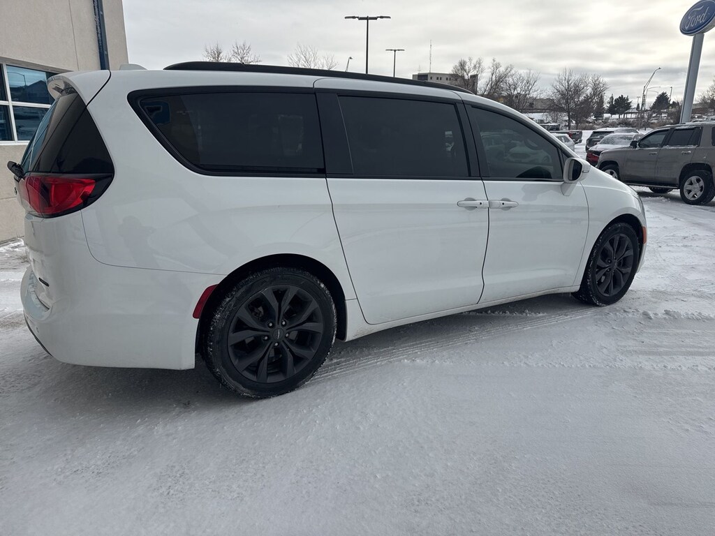 Used 2019 Chrysler Pacifica Limited Minivan/Van
