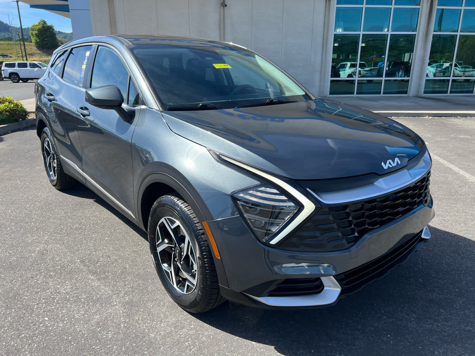 2025 Kia Sportage LX photo 2