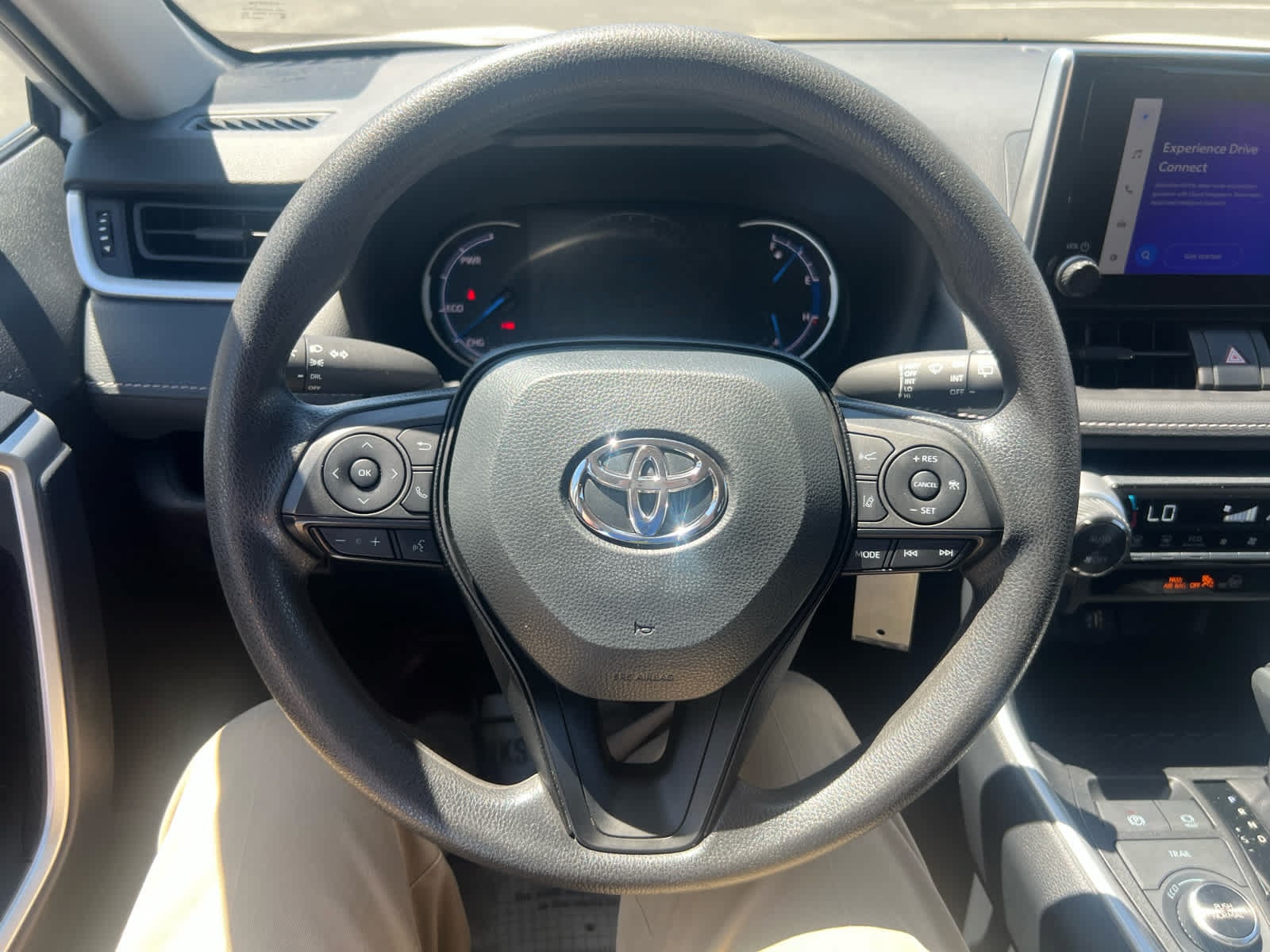 2025 Toyota RAV4 LE - Photo 14
