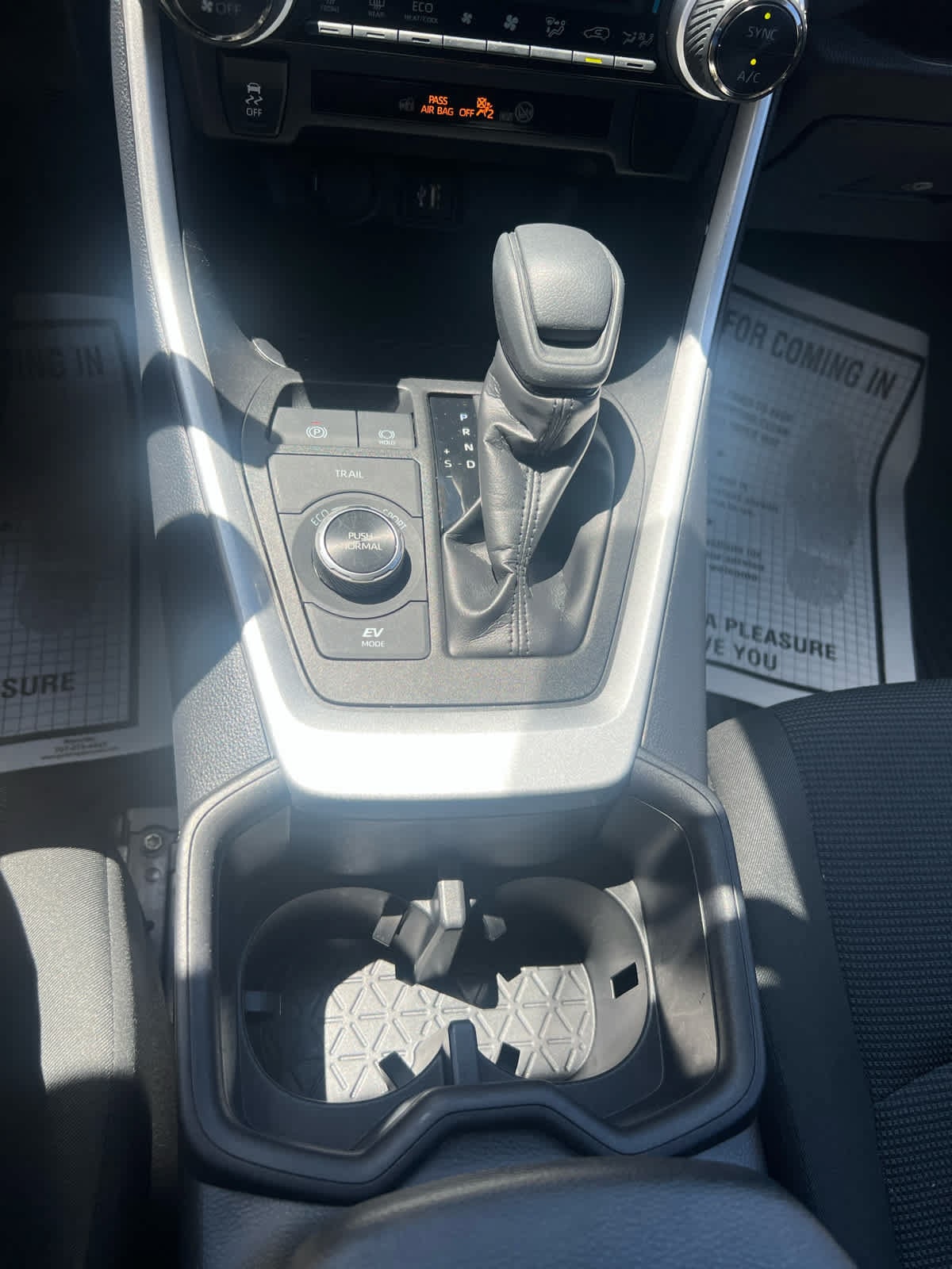 2025 Toyota RAV4 LE - Photo 20