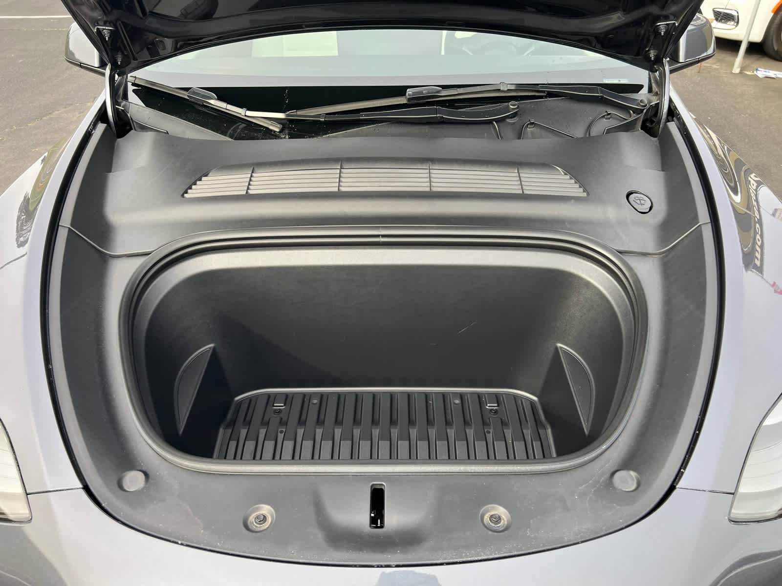 2023 Tesla Model+y Long+range photo 3