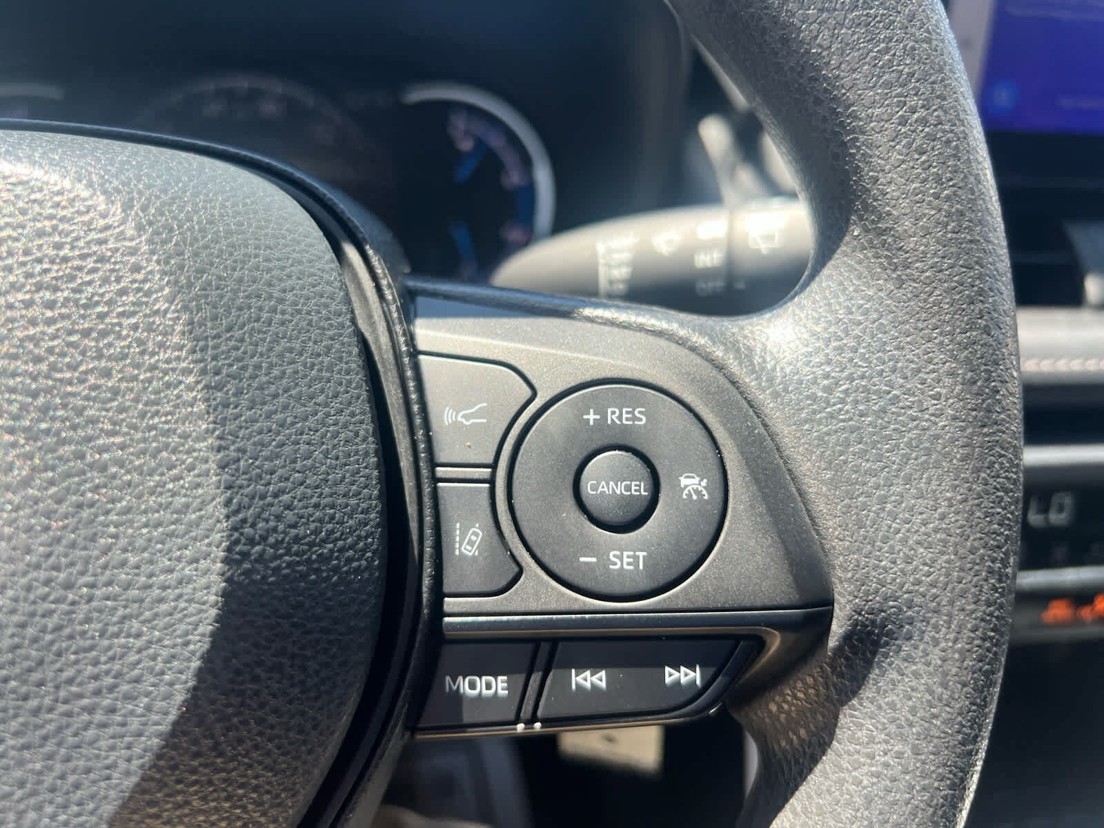 2025 Toyota RAV4 LE - Photo 16