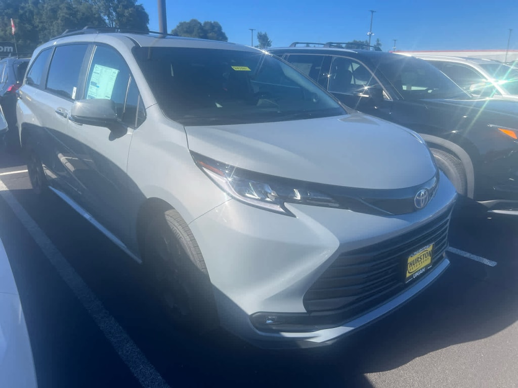 New 2025 Toyota Sienna Woodland Edition Van Passenger Van