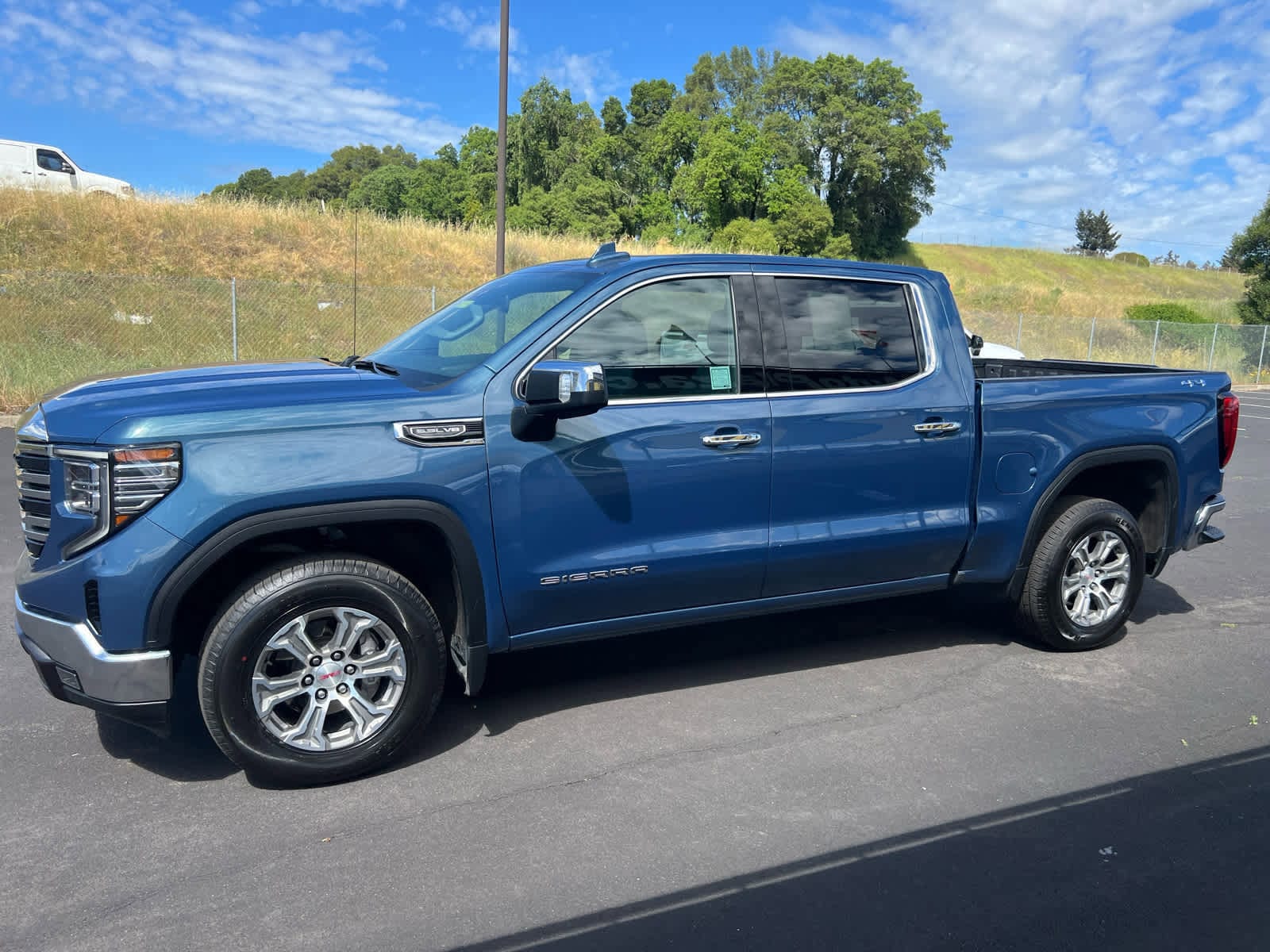 2024 Gmc Sierra+1500 Slt photo 3