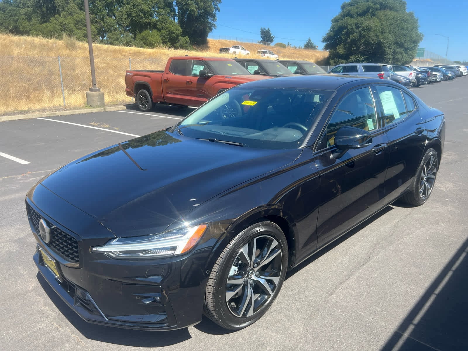 2025 Volvo S60 Plus photo 5