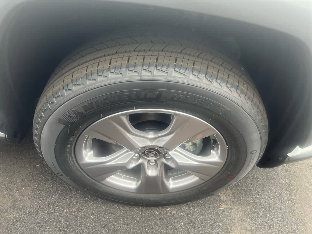 New 2025 Toyota RAV4 XLE SUV