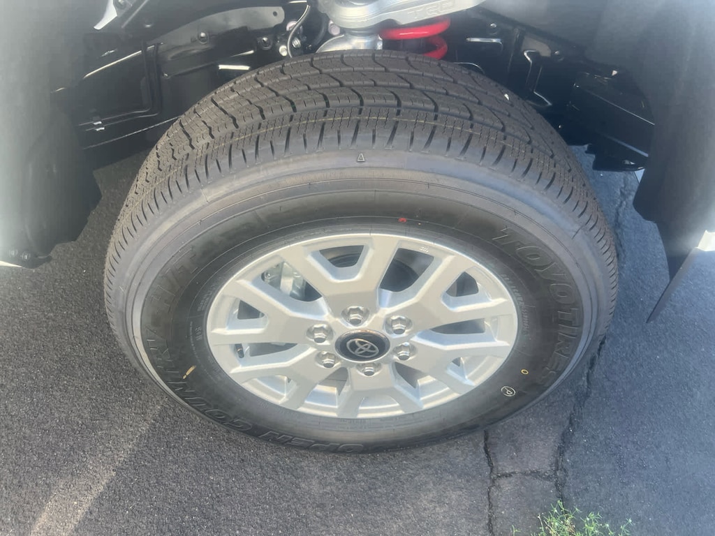 New 2025 Toyota Tacoma SR5 Truck Double Cab