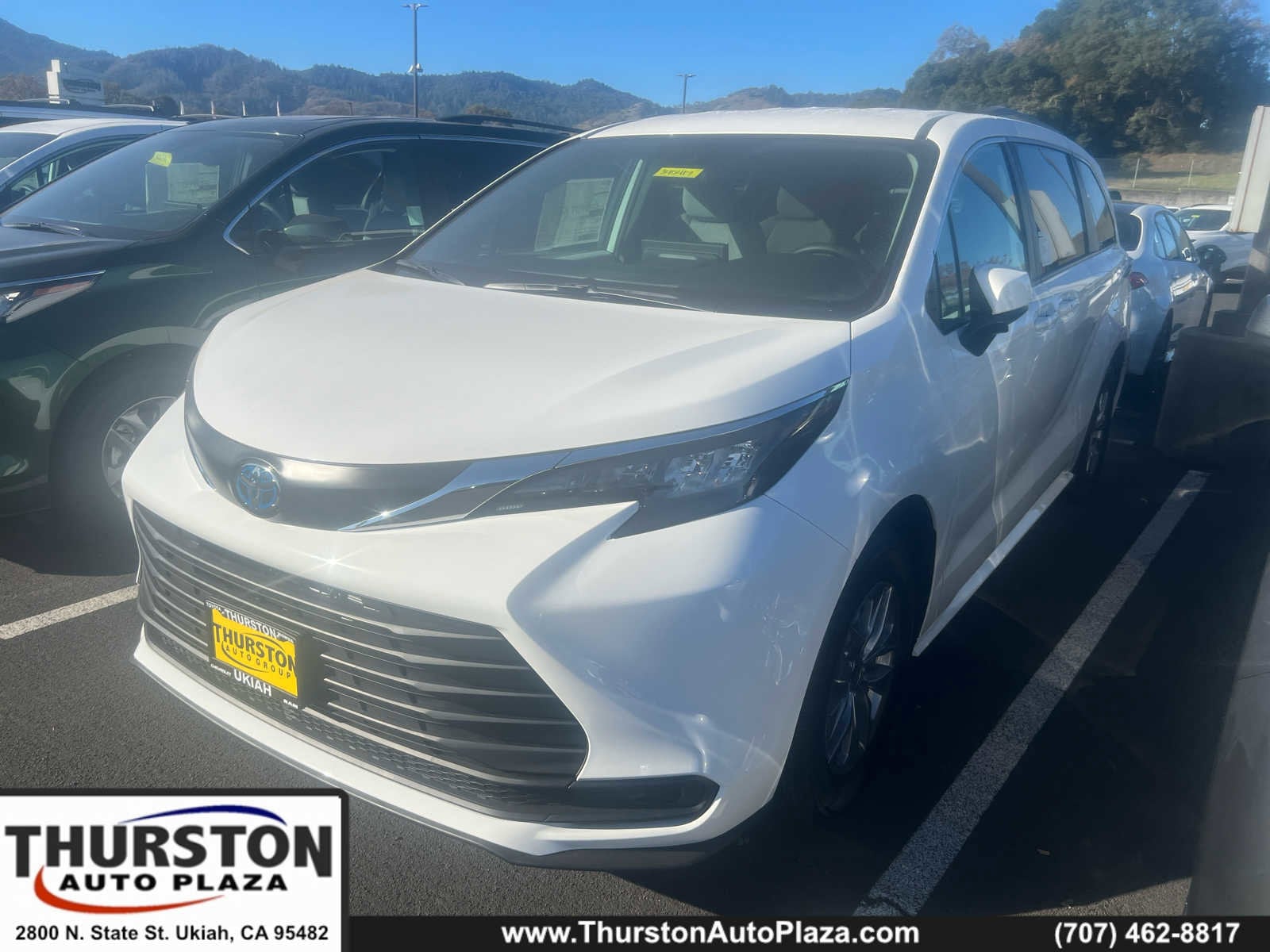 2025 Toyota Sienna LE's photo