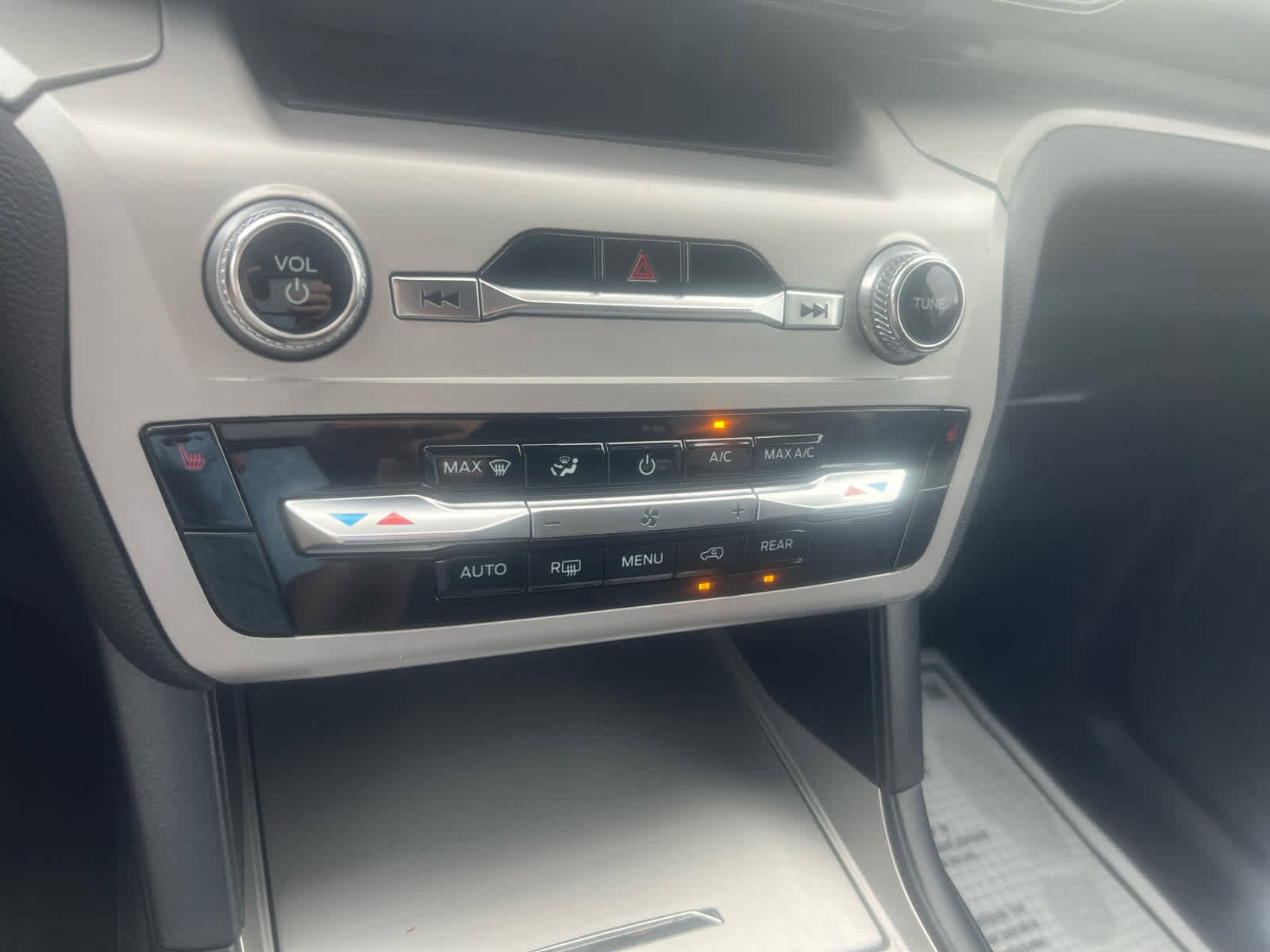 2024 Ford Explorer XLT - Photo 21