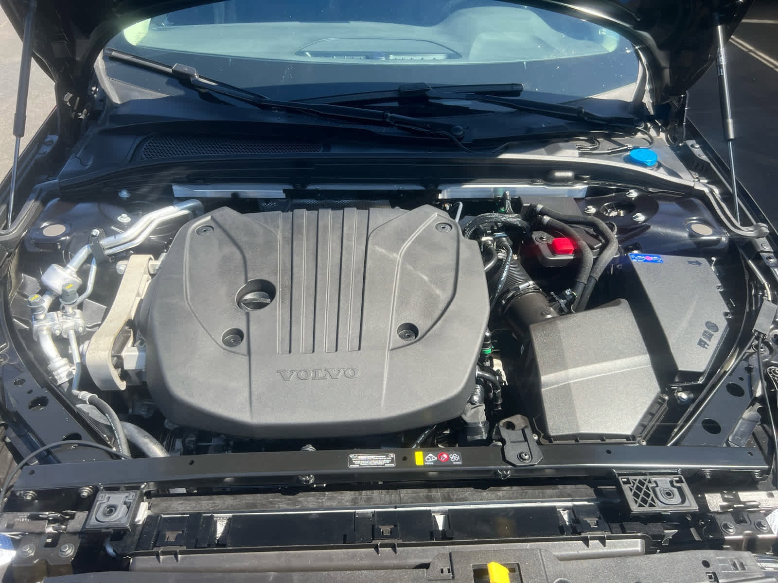 2025 Volvo S60 Plus photo 3