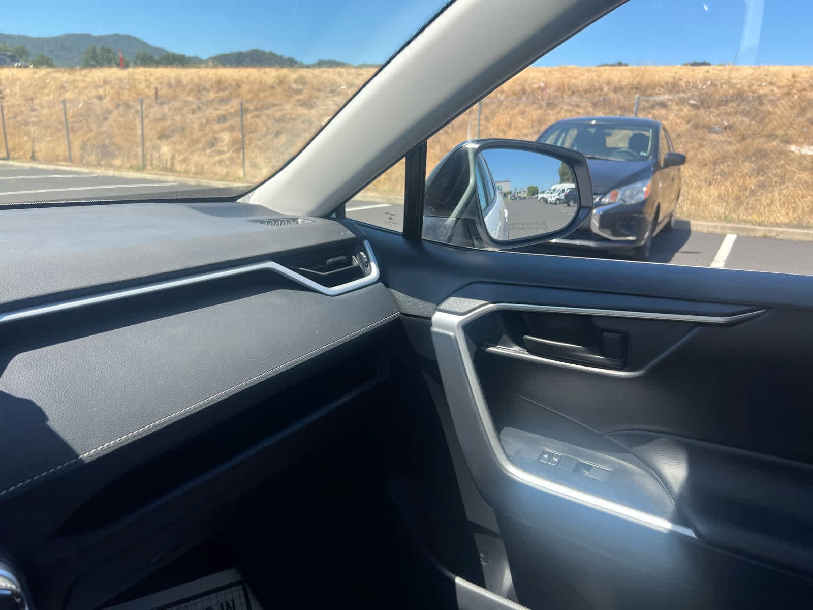 2025 Toyota RAV4 LE - Photo 21
