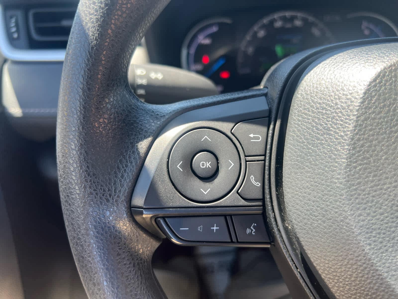 2025 Toyota RAV4 LE - Photo 15