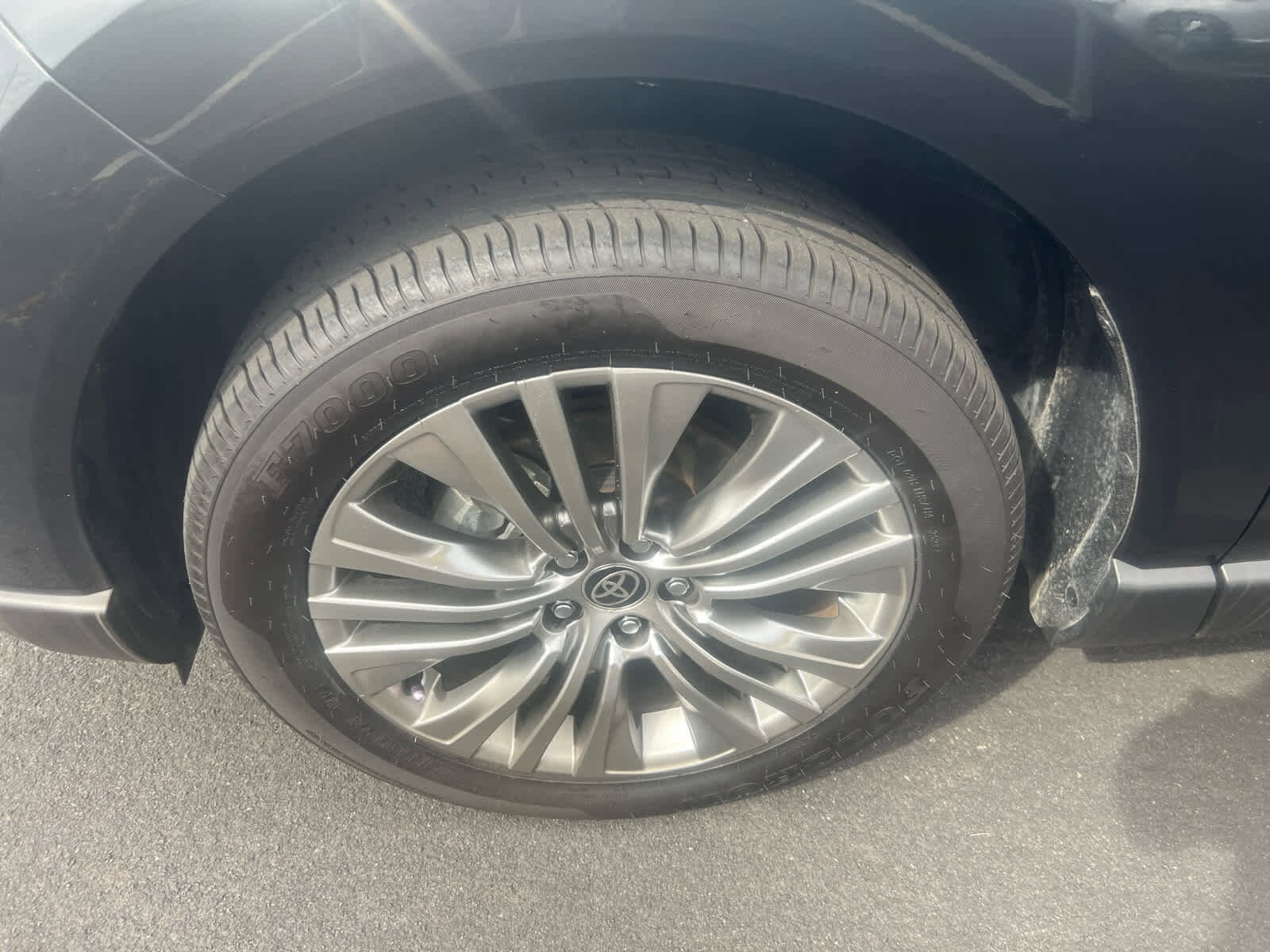 2024 Toyota Venza LE photo 5