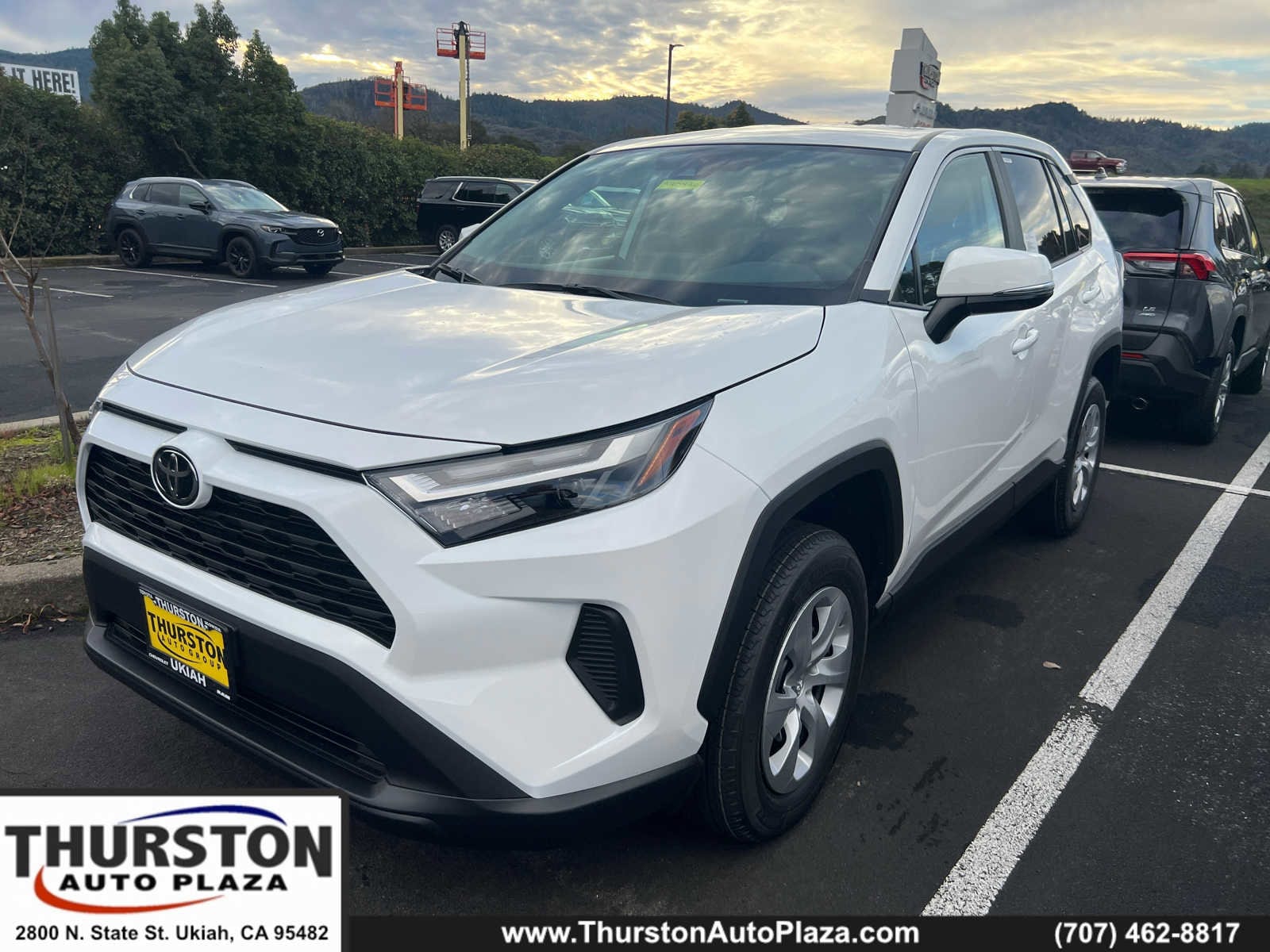 2025 Toyota RAV4 LE's photo