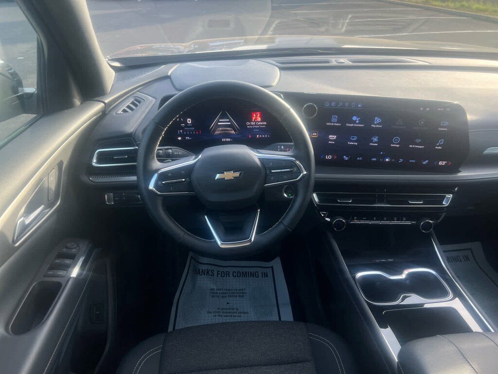 Used 2025 Chevrolet Traverse LT SUV