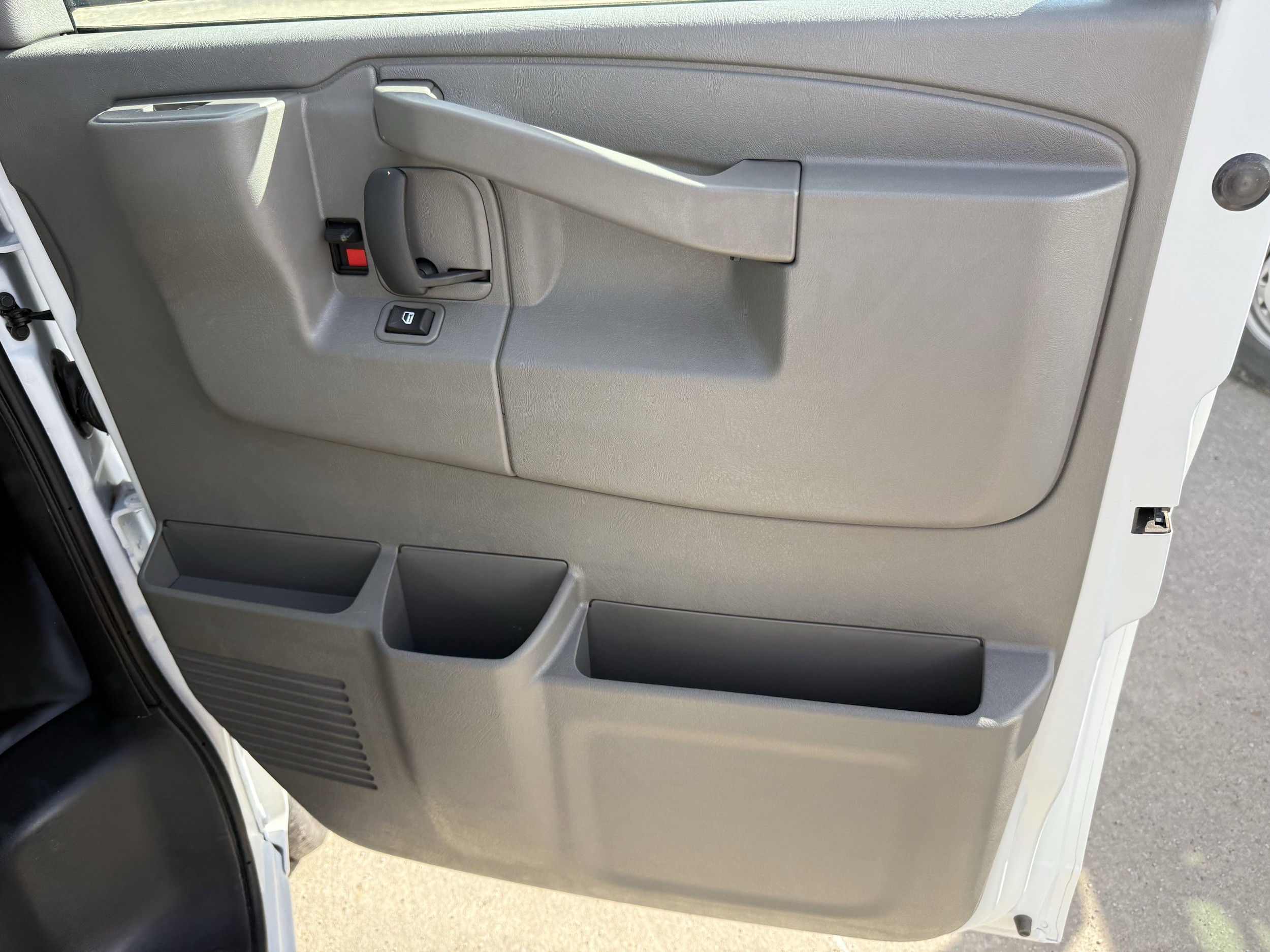 2025 Chevrolet Express Cargo Work Van - Photo 16