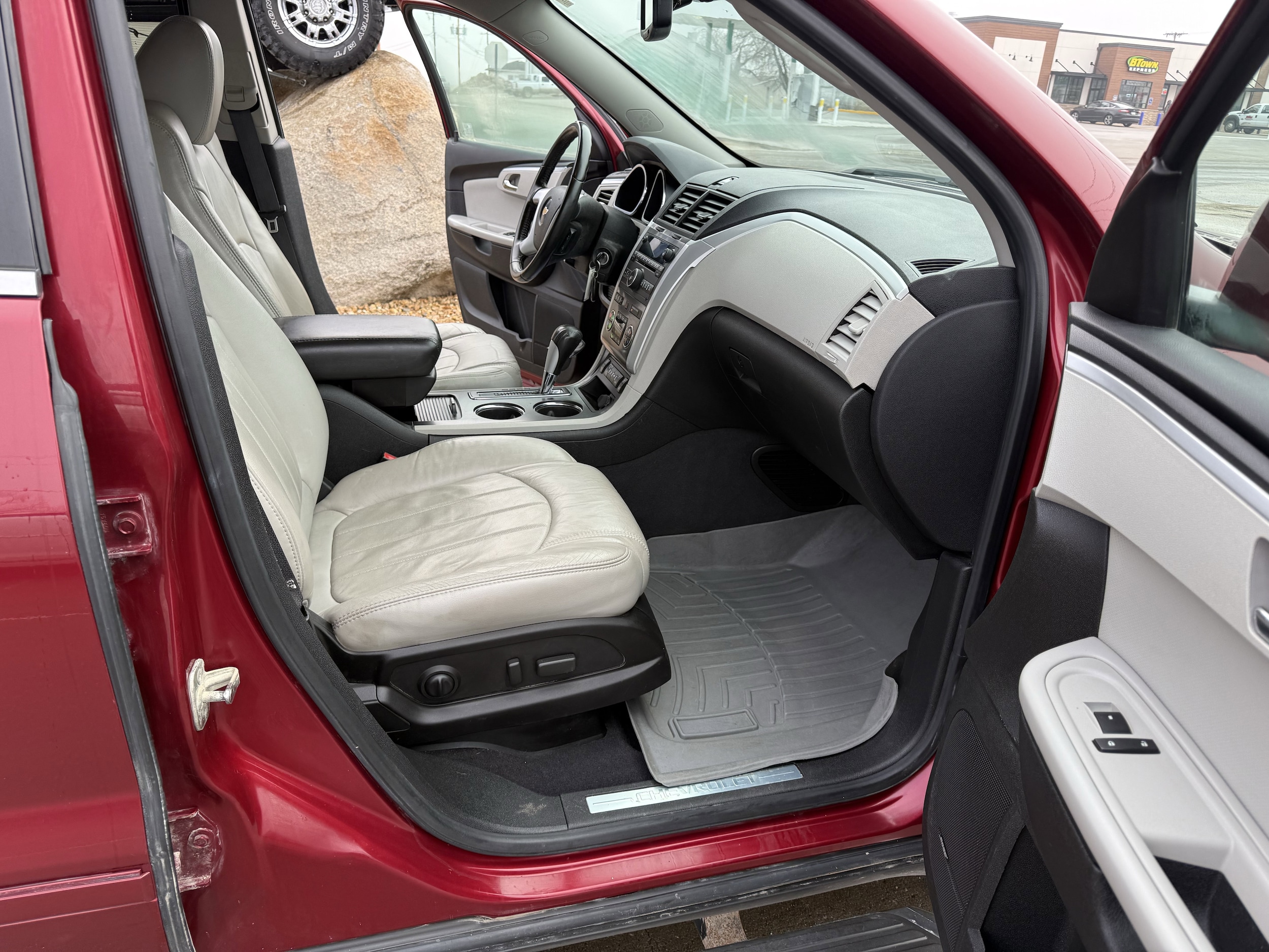 2010 Chevrolet Traverse LTZ - Photo 23