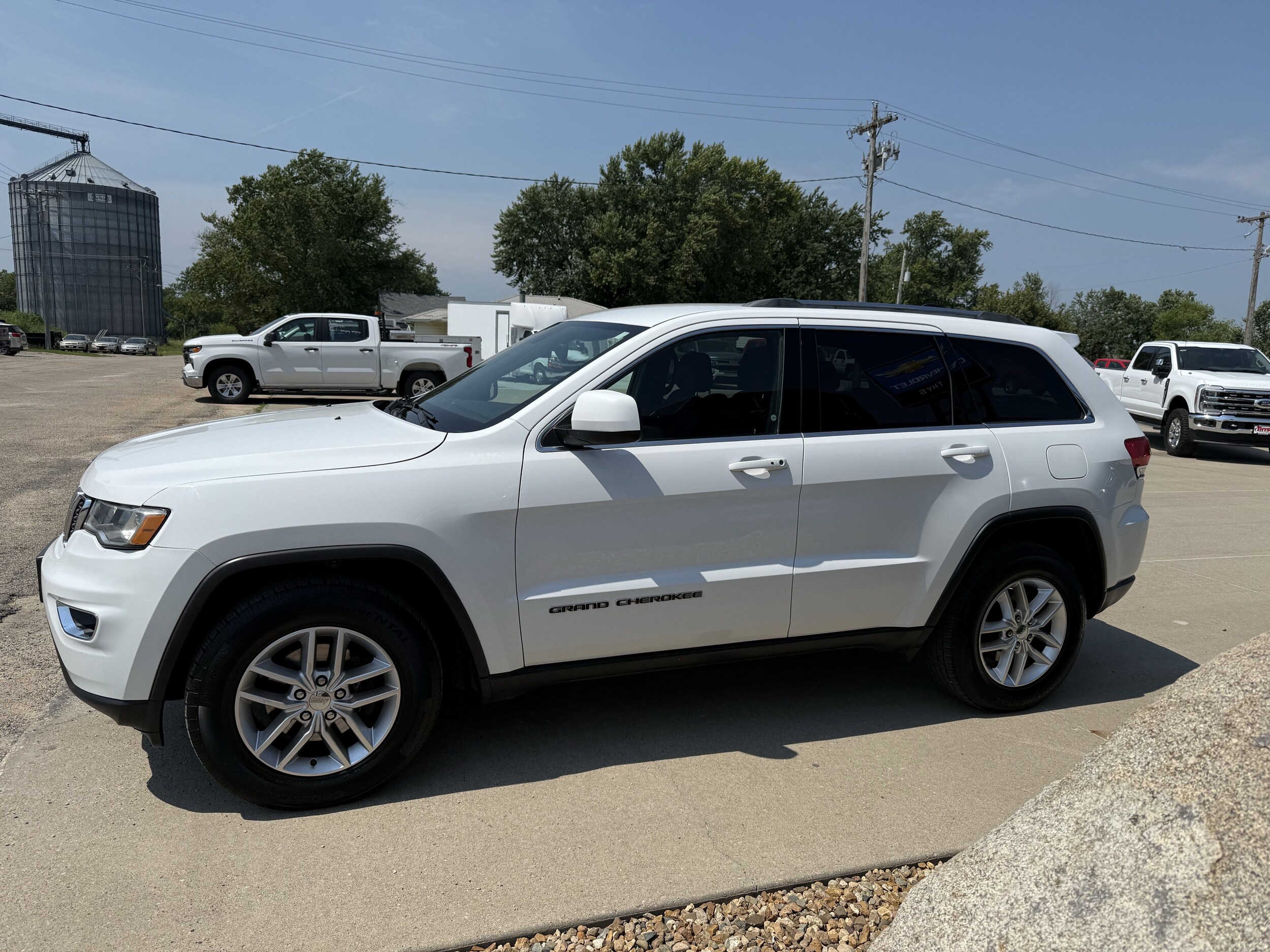 2018 Jeep Grand Cherokee Laredo E photo 2