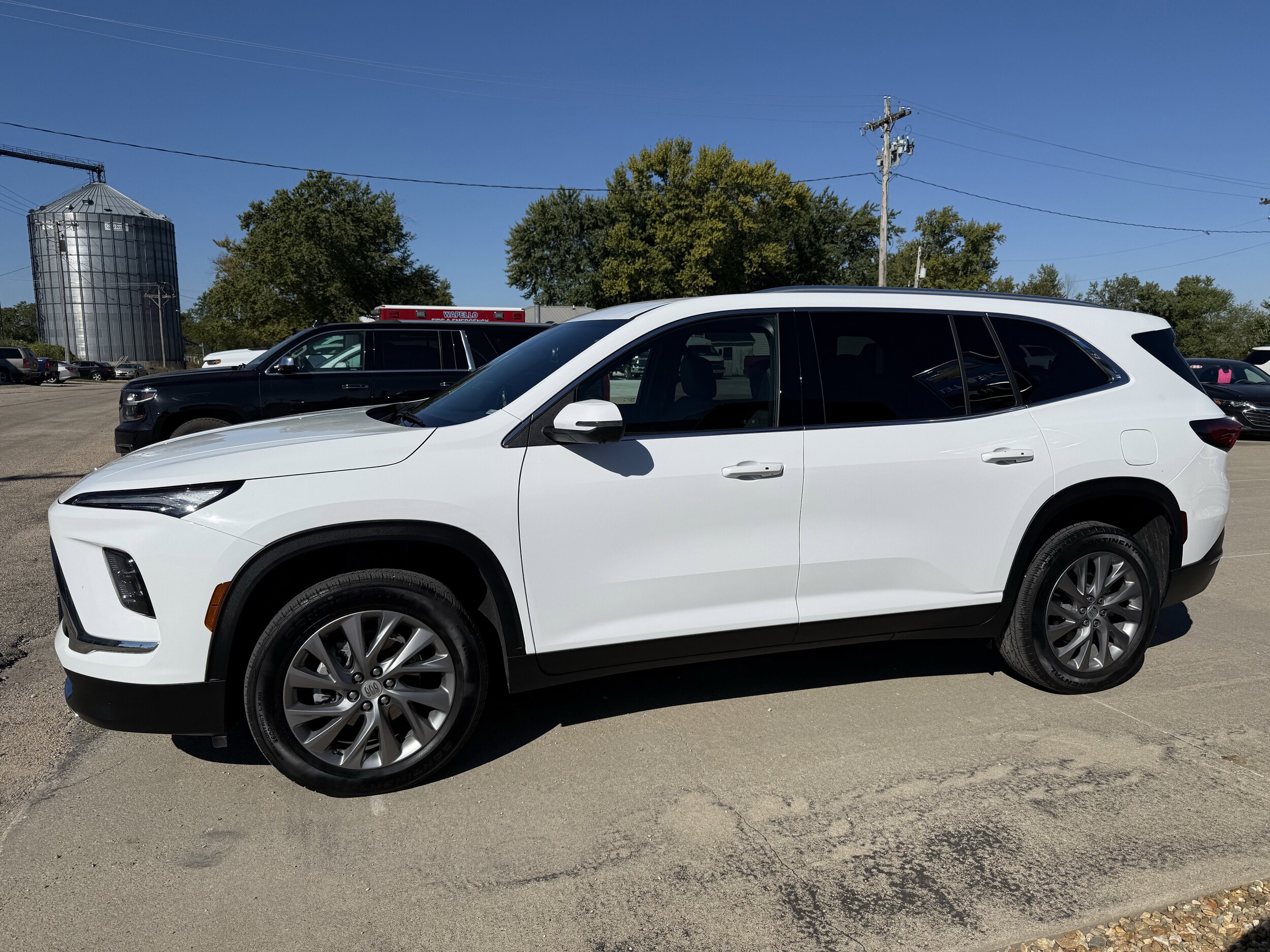 2025 Buick Enclave Preferred photo 2