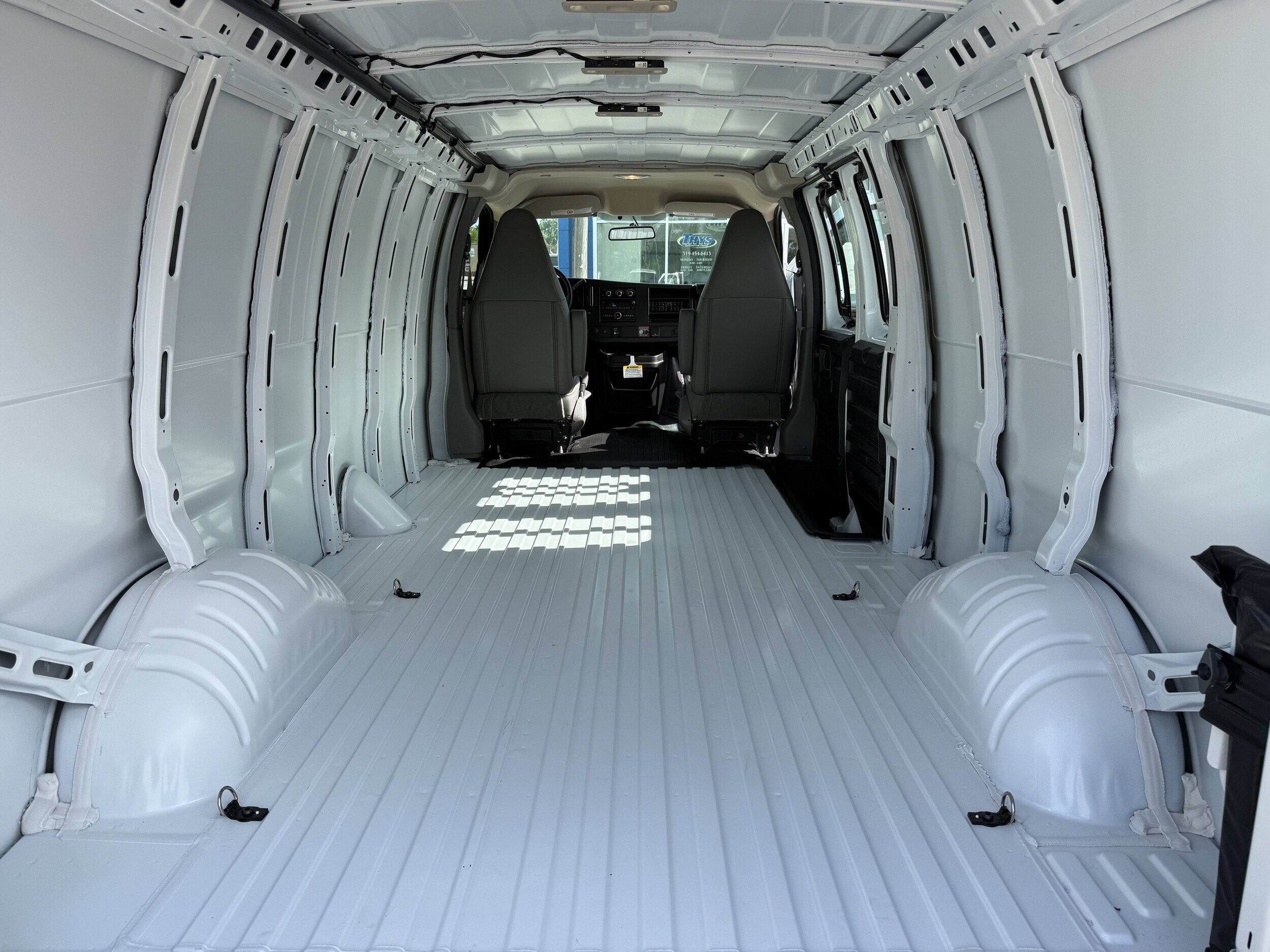 2025 Chevrolet Express Cargo Work Van - Photo 20