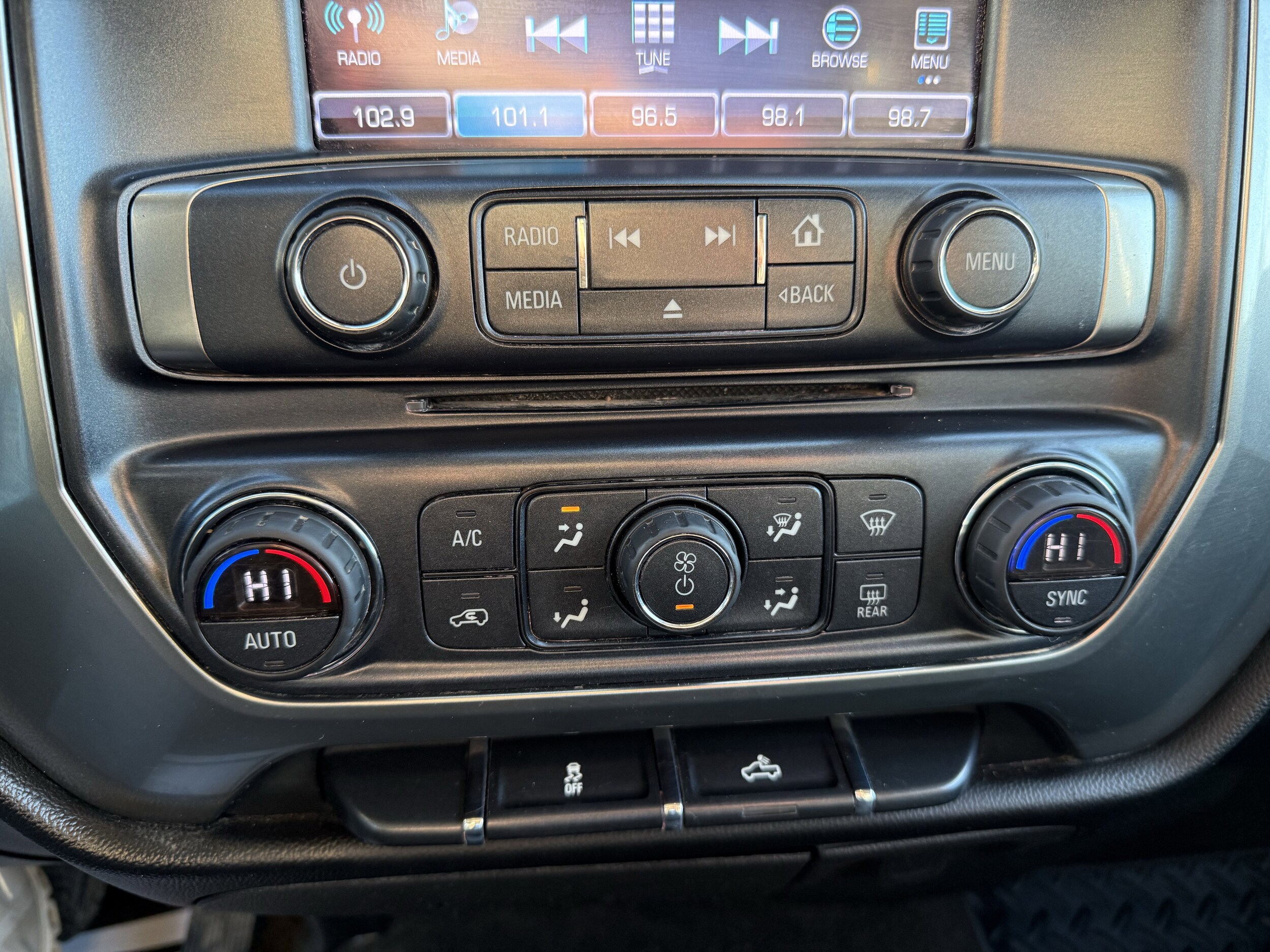 2018 Chevrolet Silverado 1500 LT - Photo 17