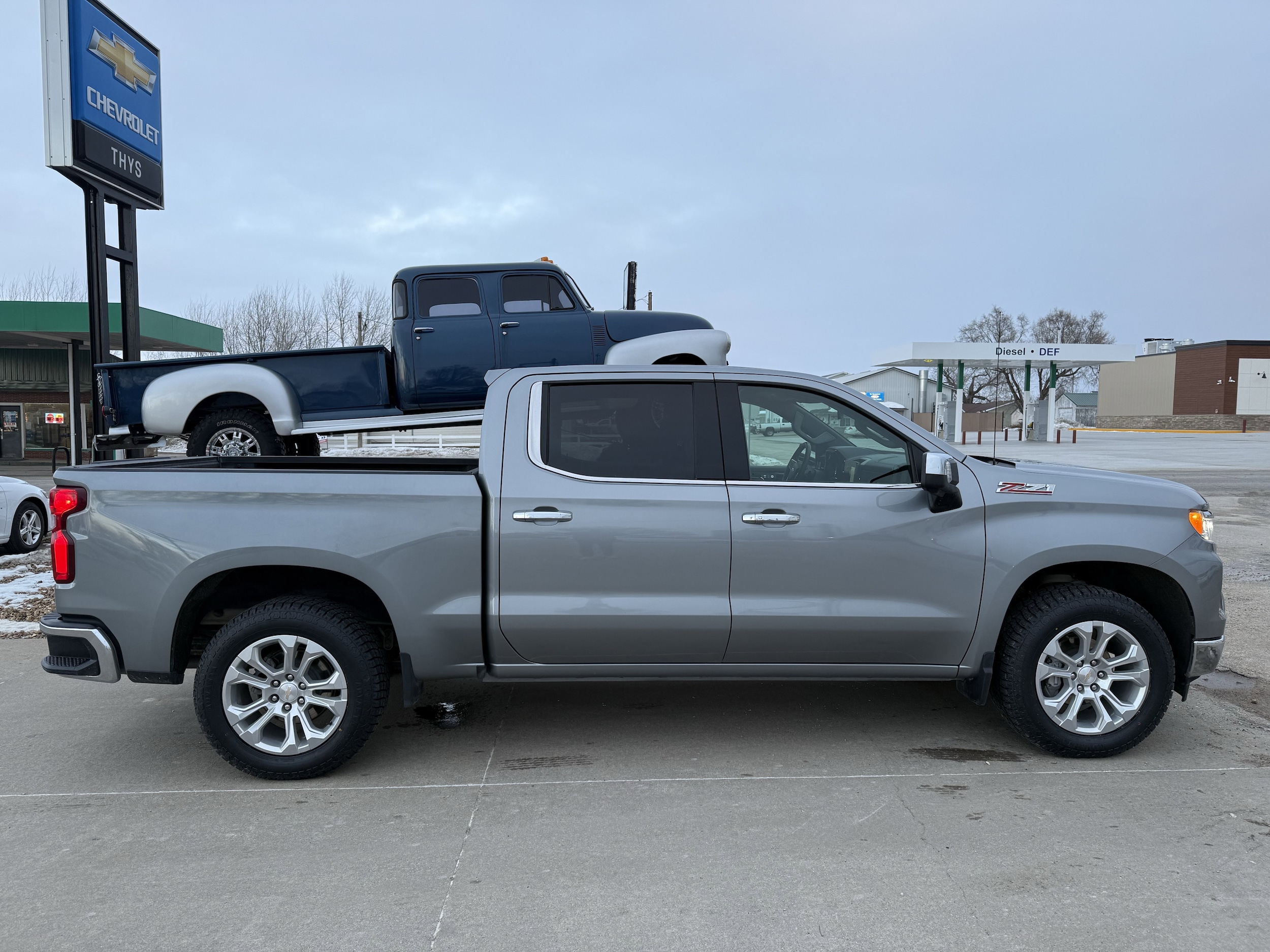 2024 Chevrolet Silverado 1500 LTZ - Photo 8