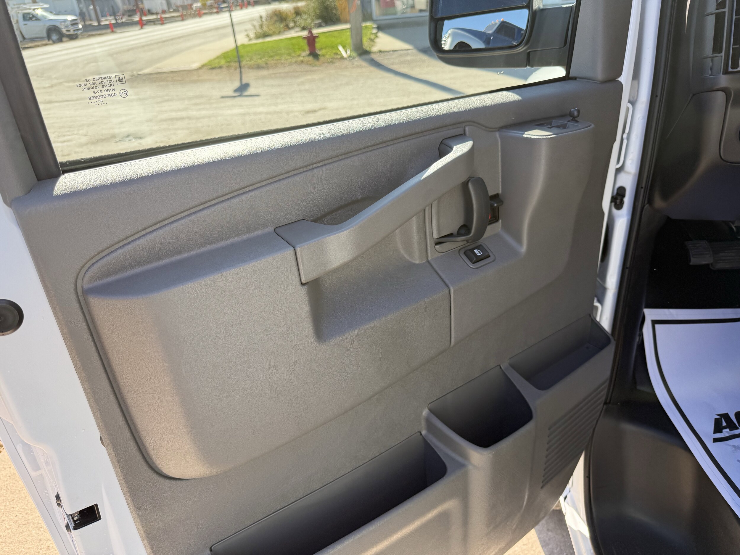 2025 Chevrolet Express Cargo Work Van - Photo 12