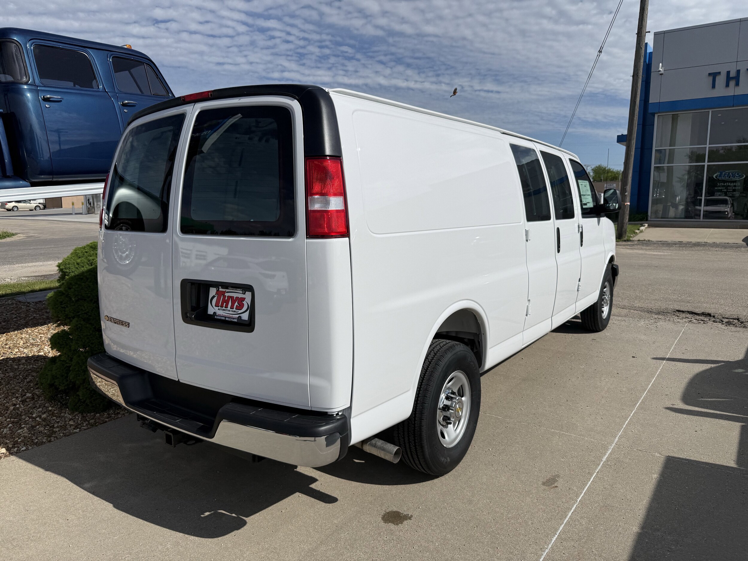 2025 Chevrolet Express Cargo Work Van - Photo 6