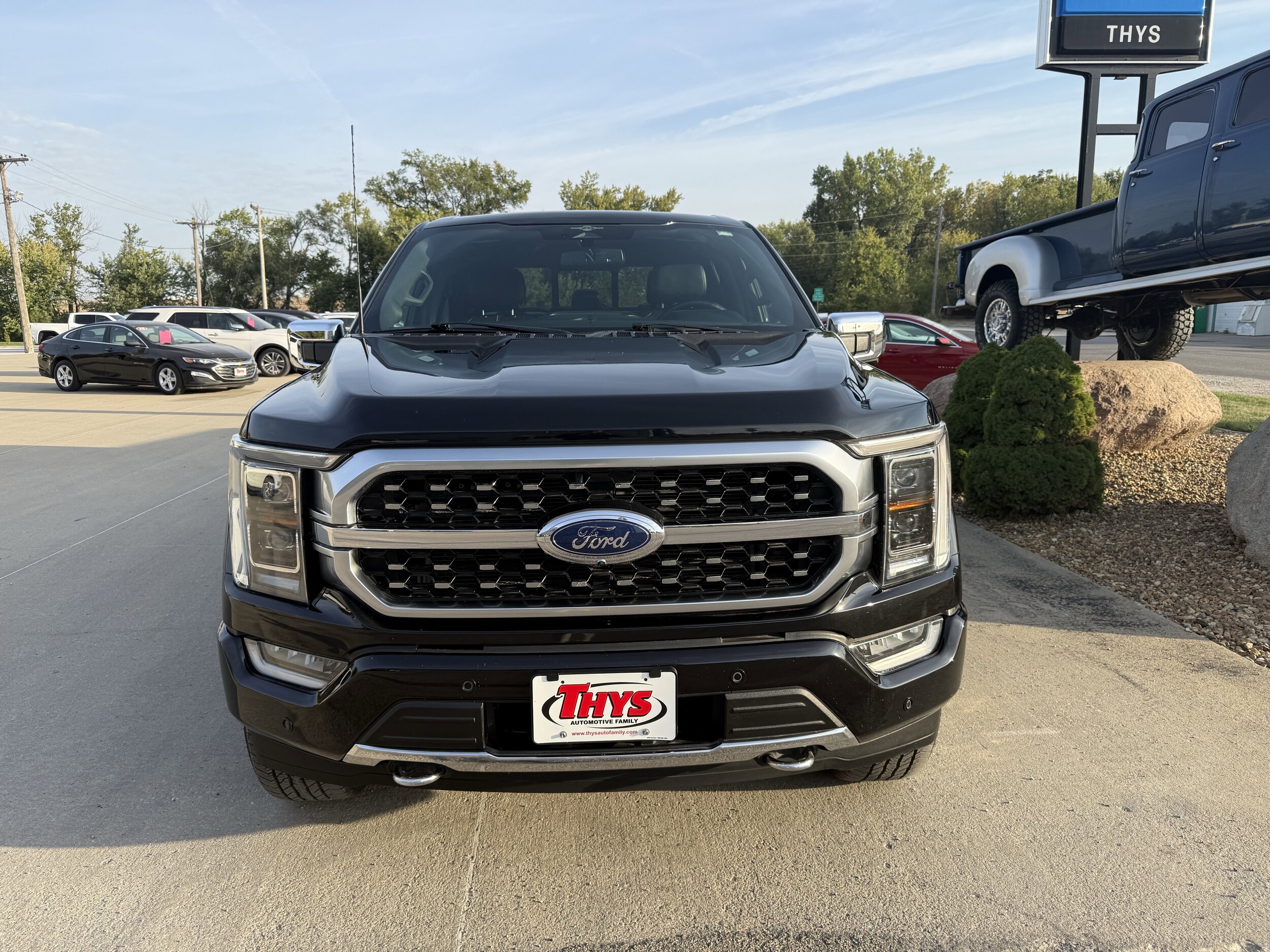 2023 Ford F-150 Platinum photo 2