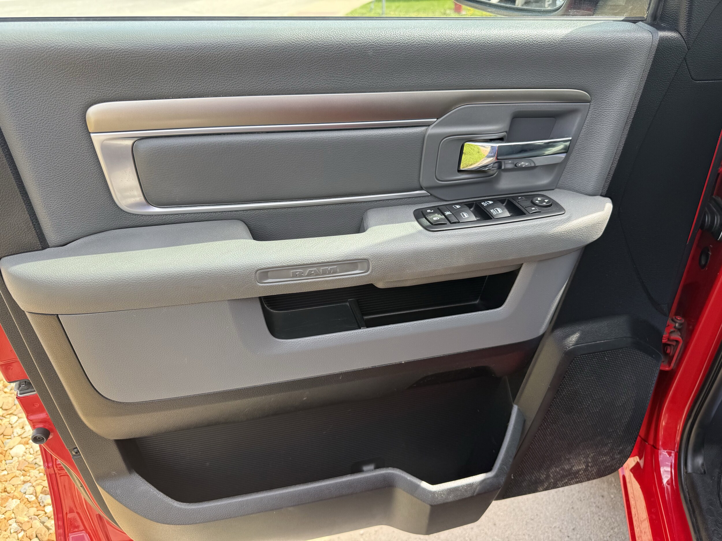 2016 RAM Ram 1500 Pickup SLT - Photo 9