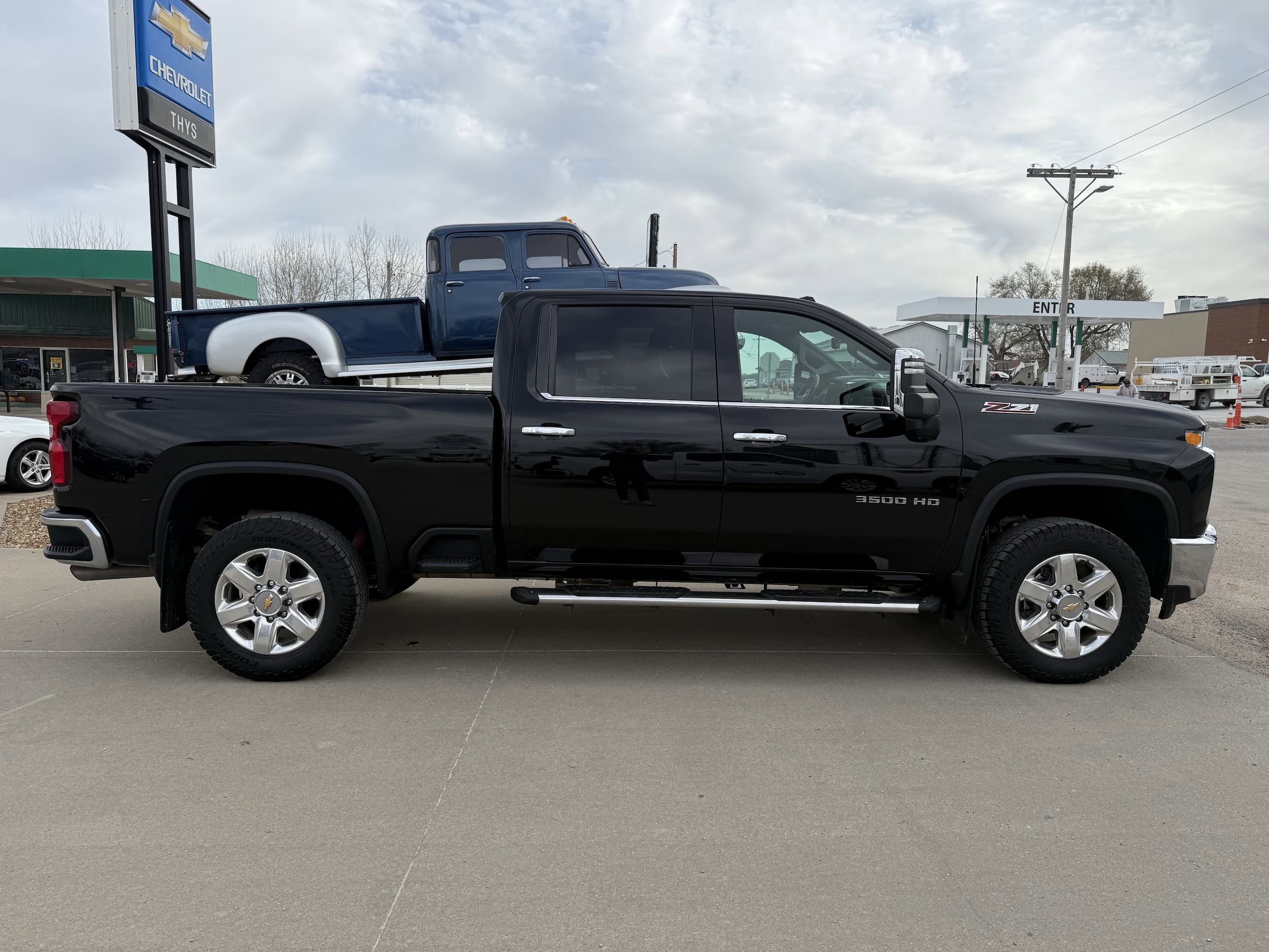 2023 Chevrolet Silverado 3500HD LTZ - Photo 8