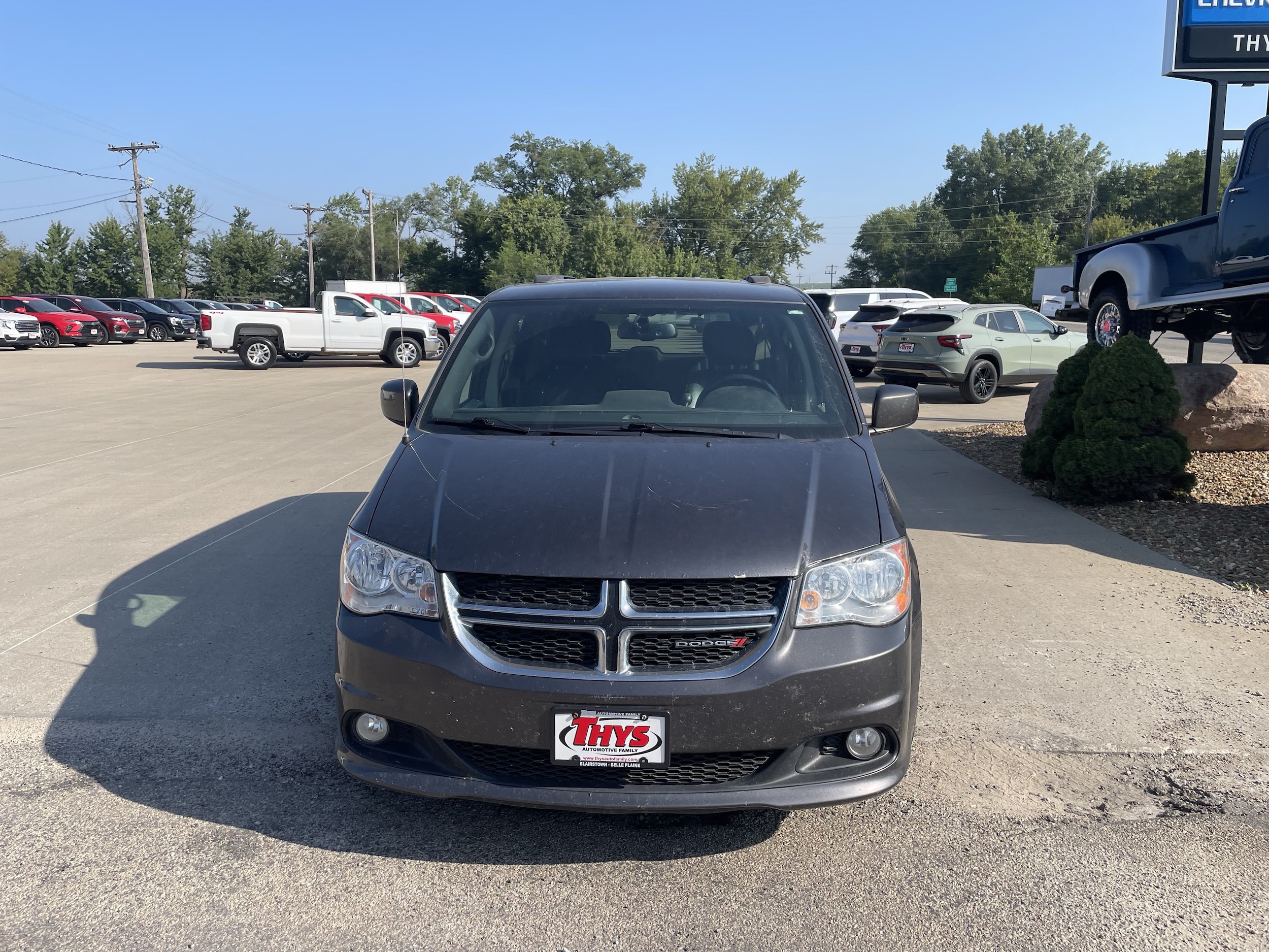 Used 2017 Dodge Grand Caravan SXT with VIN 2C4RDGCG7HR581057 for sale in Vinton, IA