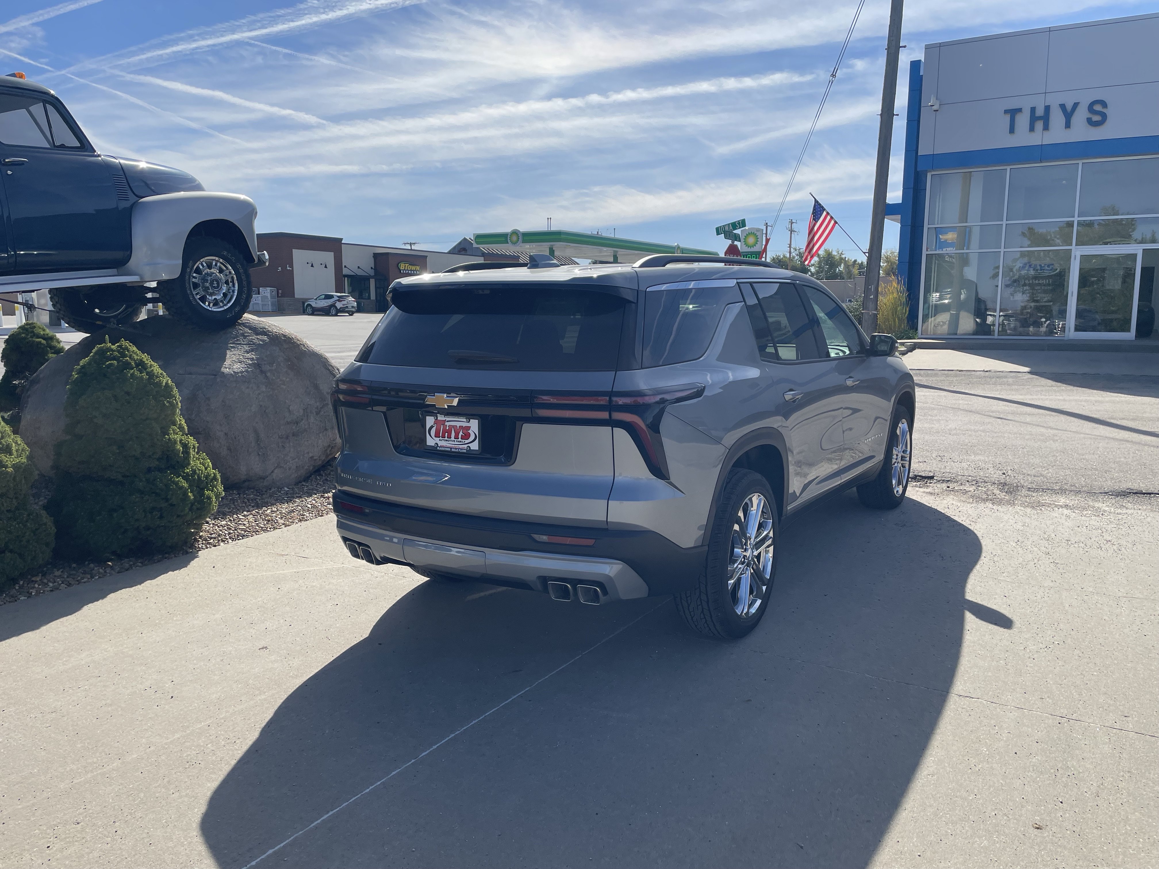 2027 Chevrolet Traverse LT - Photo 7