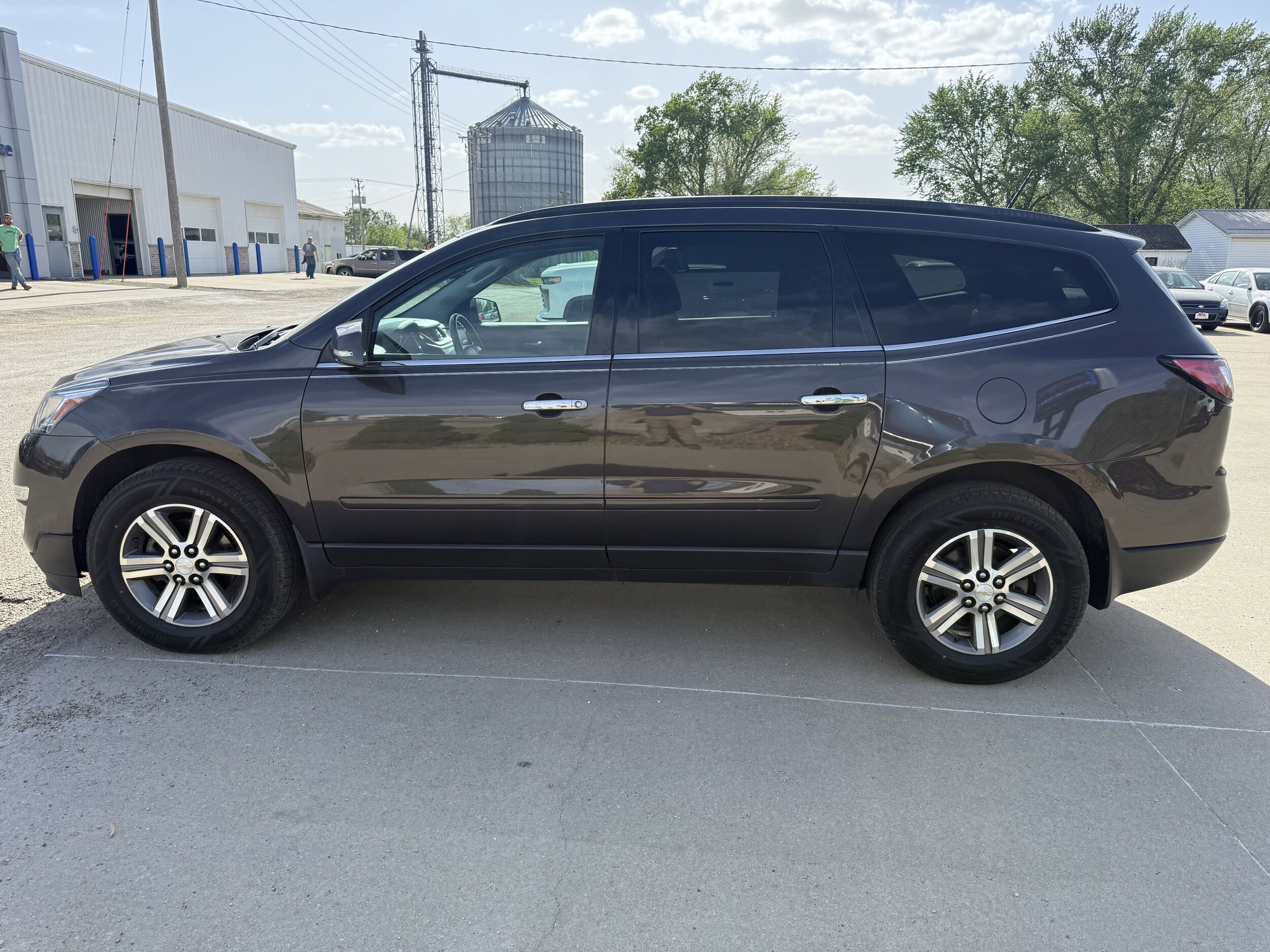2016 Chevrolet Traverse 2LT photo 3