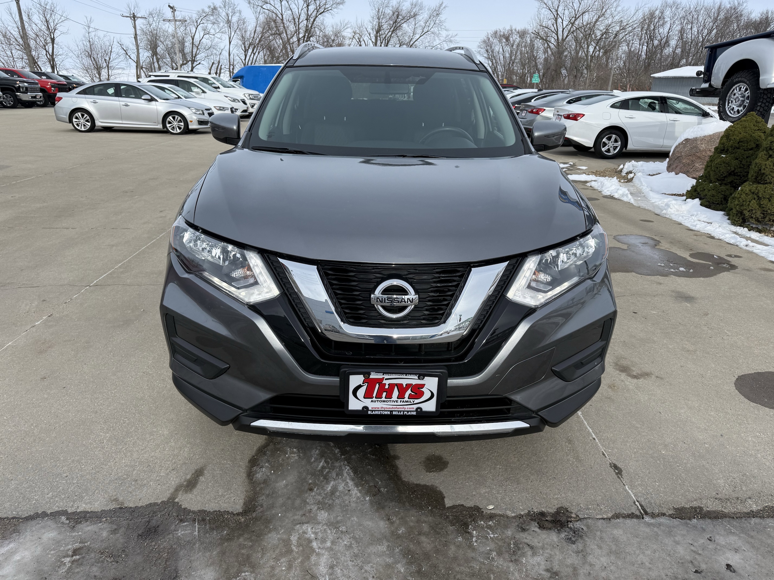 Used 2017 Nissan Rogue SV with VIN KNMAT2MV9HP528782 for sale in Vinton, IA
