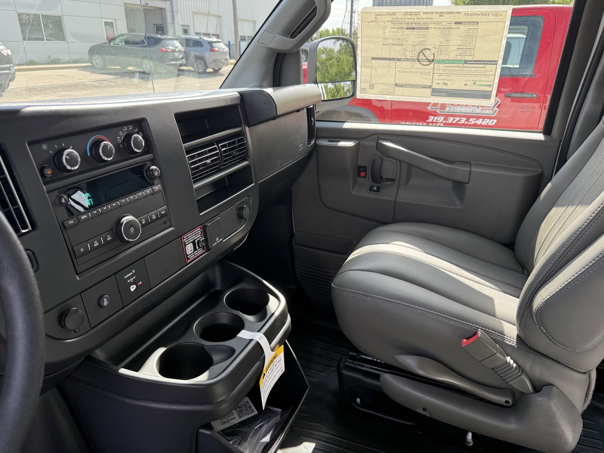 2025 Chevrolet Express Cargo Work Van - Photo 10