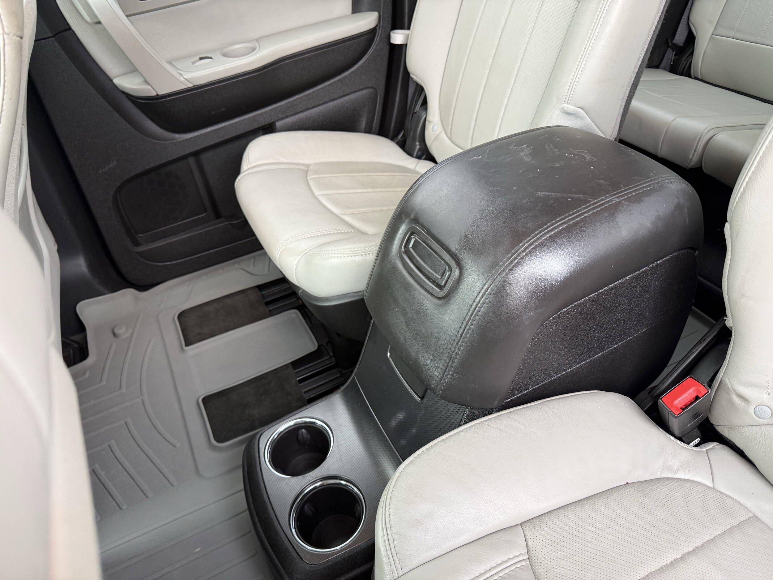 2010 Chevrolet Traverse LTZ - Photo 19