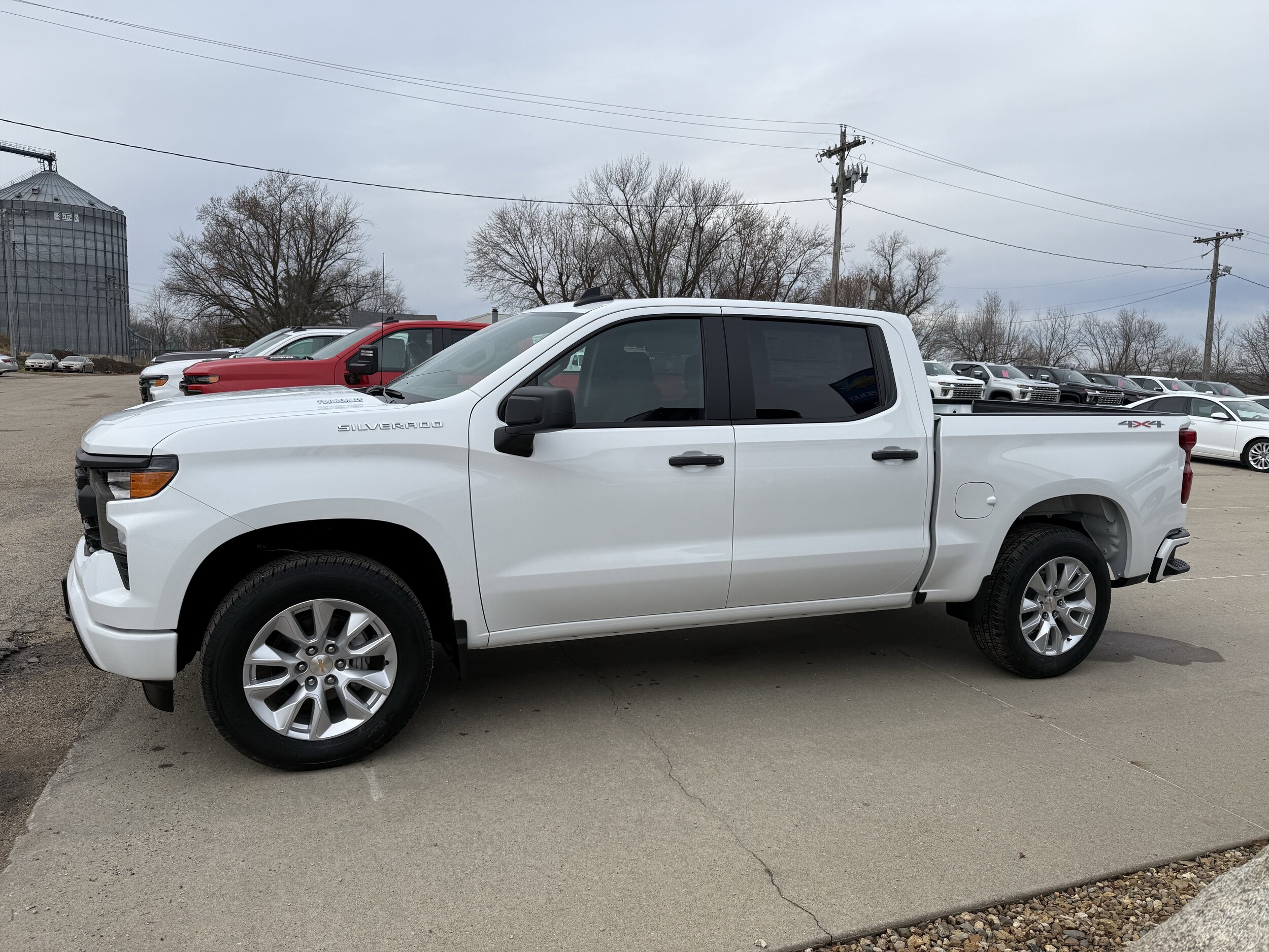 2026 Chevrolet Silverado 1500 Custom photo 4