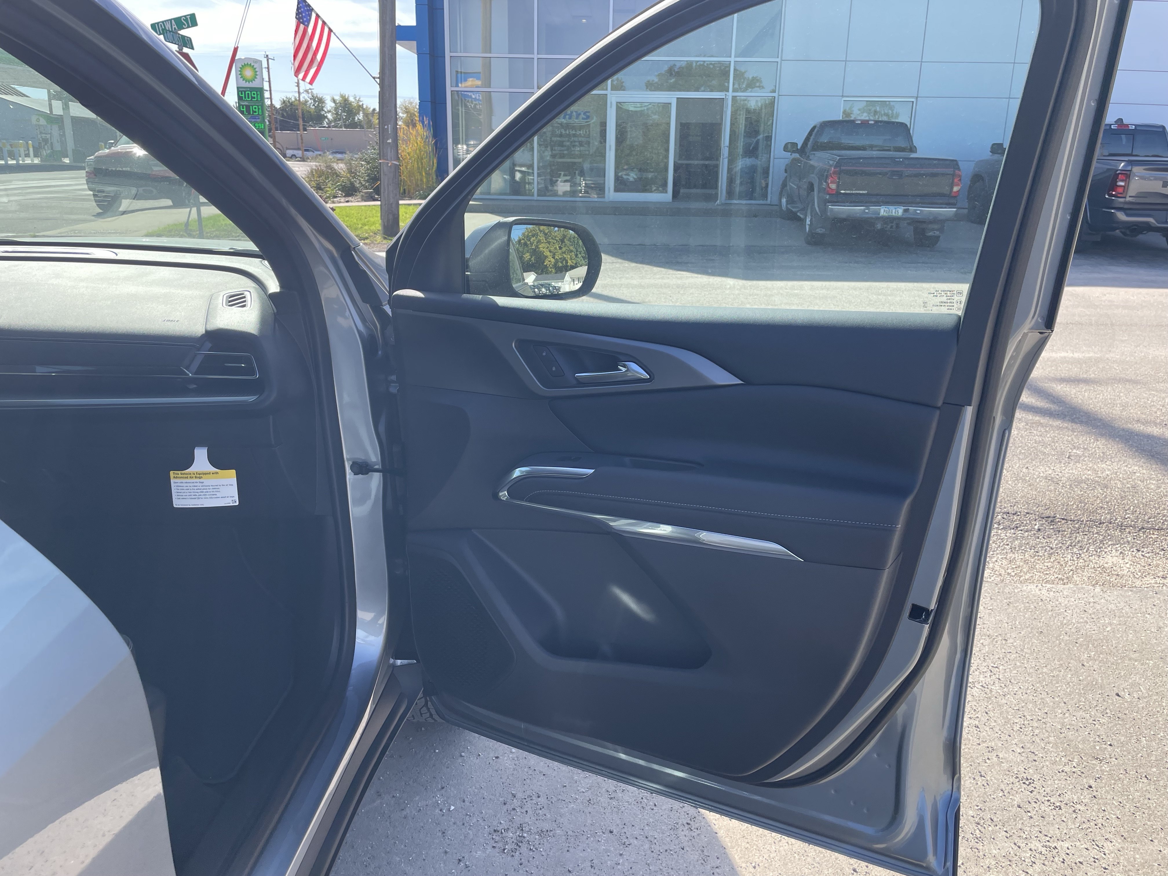 2027 Chevrolet Traverse LT - Photo 19