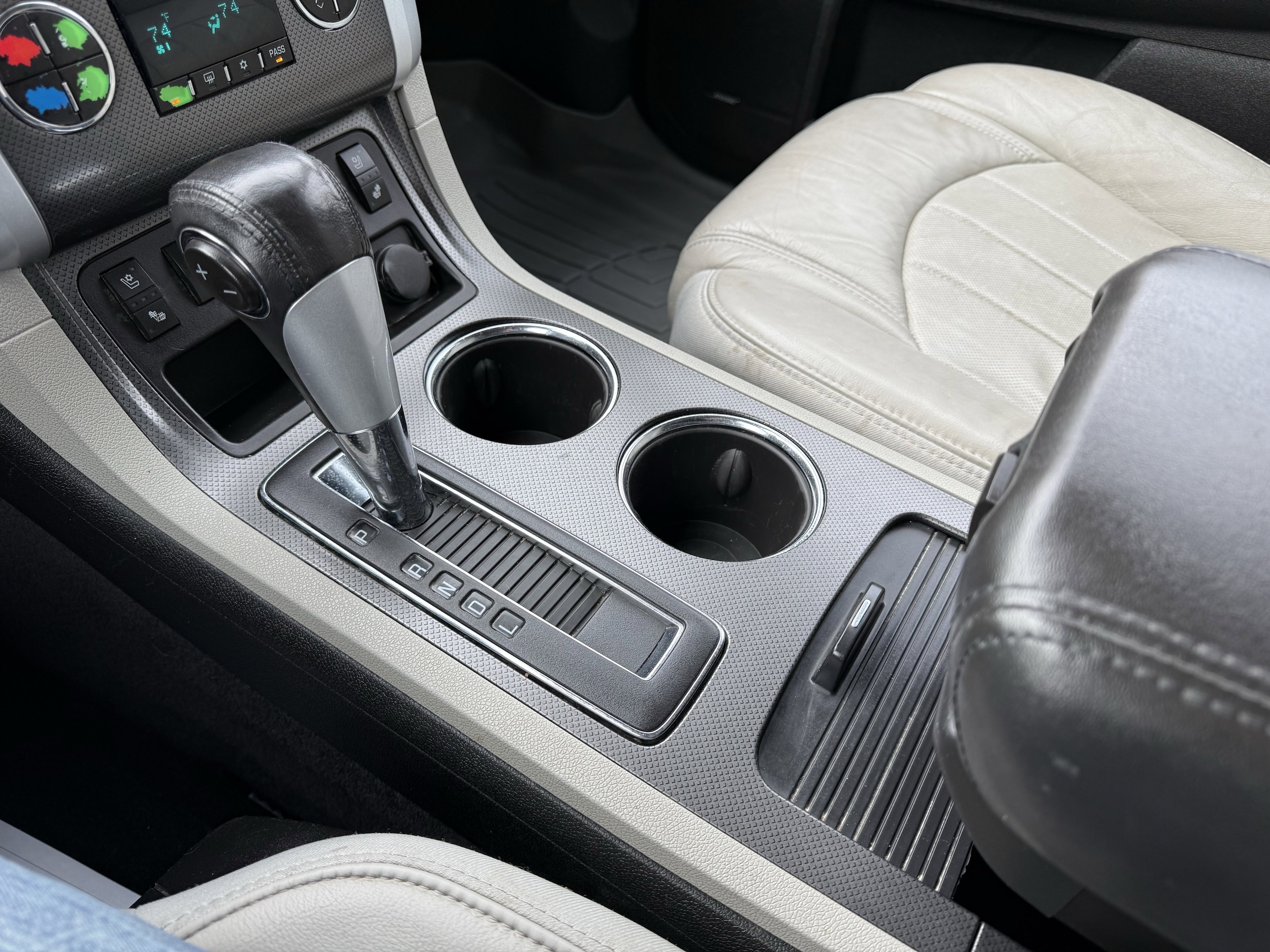 2010 Chevrolet Traverse LTZ - Photo 15