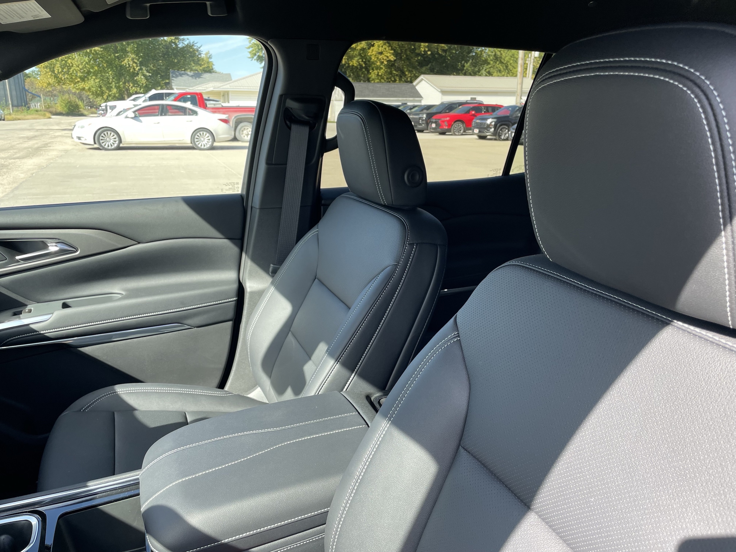 2027 Chevrolet Traverse LT - Photo 11