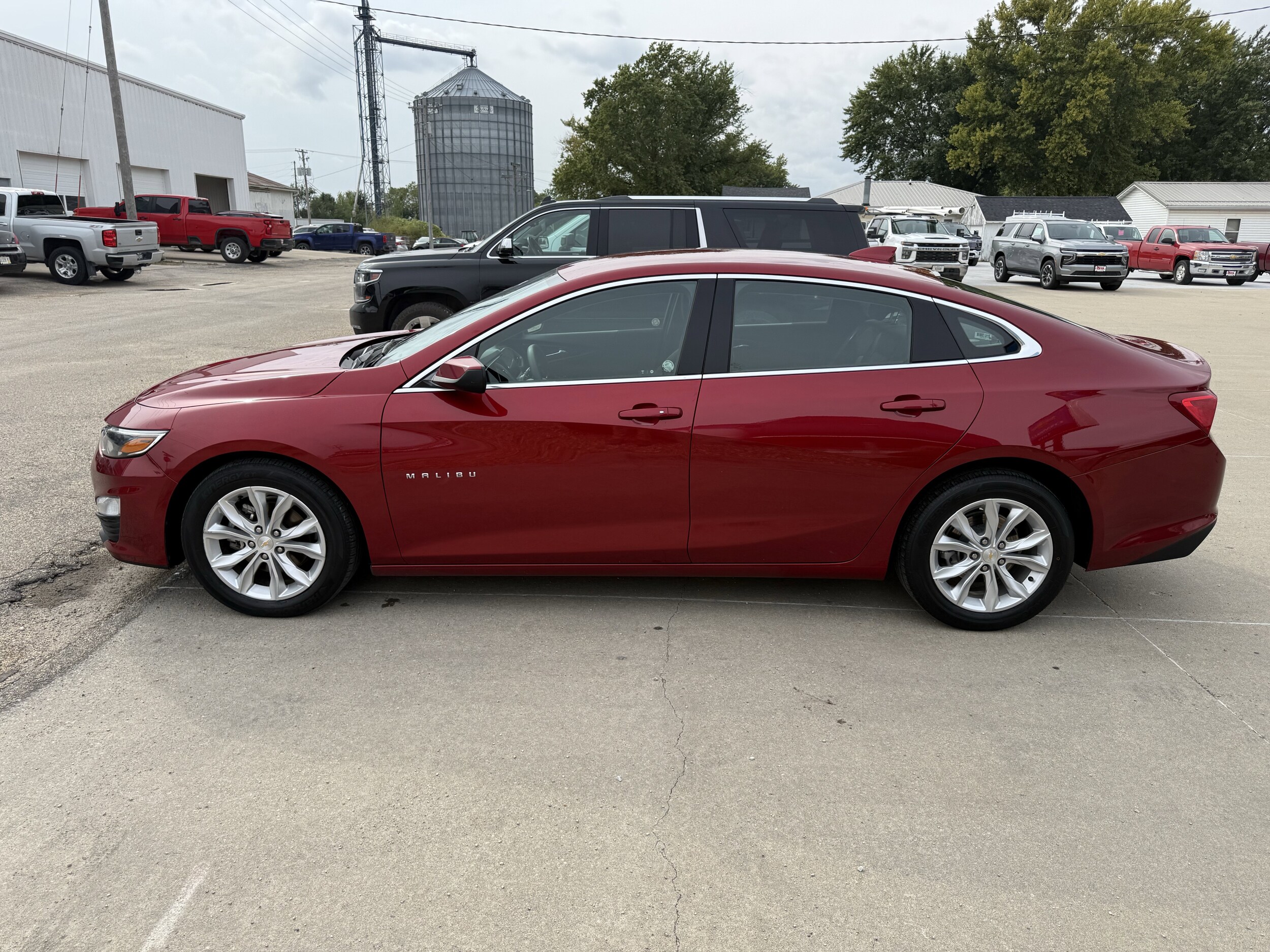 2024 Chevrolet Malibu 1LT photo 3
