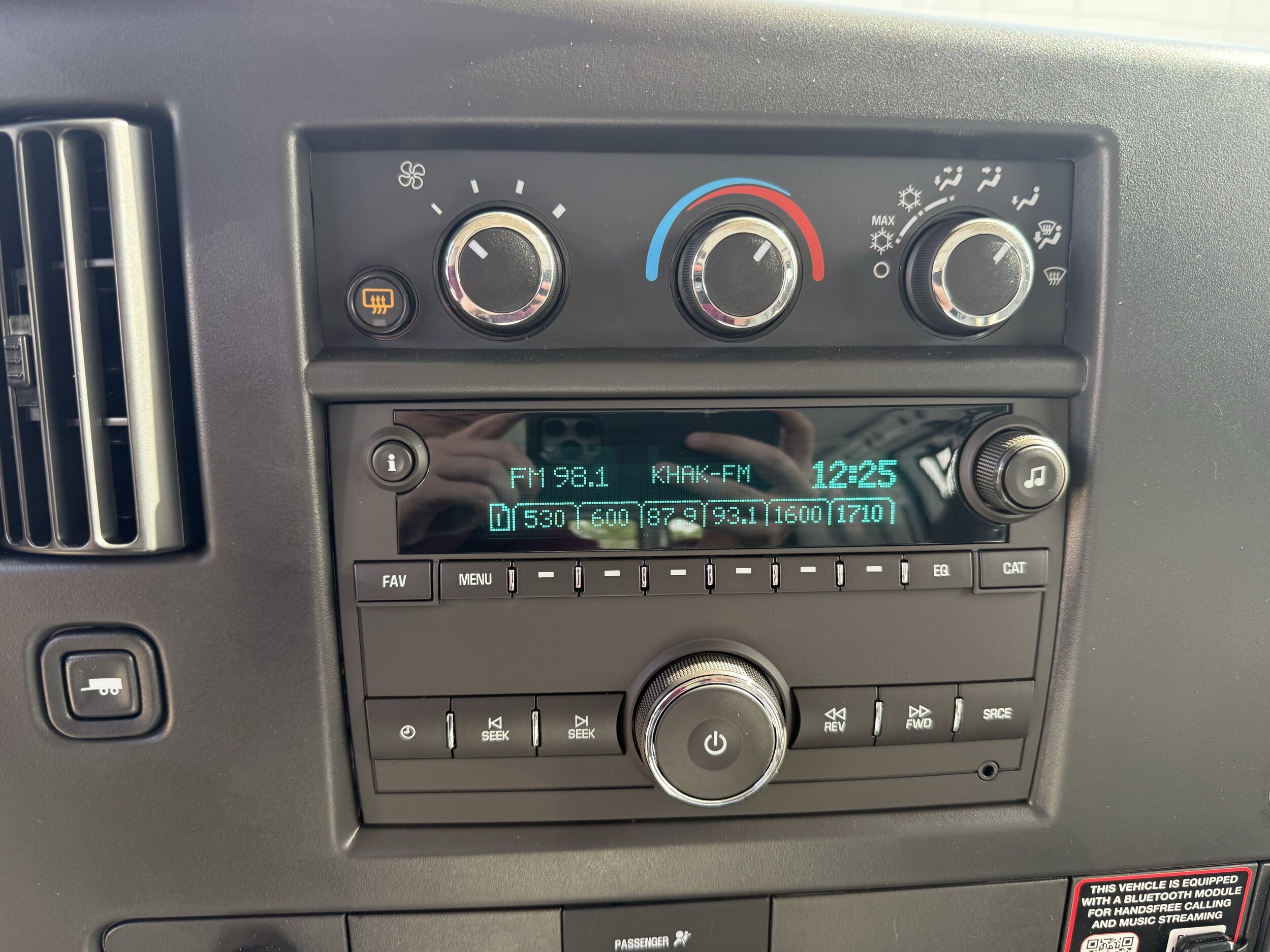 2025 Chevrolet Express Cargo Work Van - Photo 13