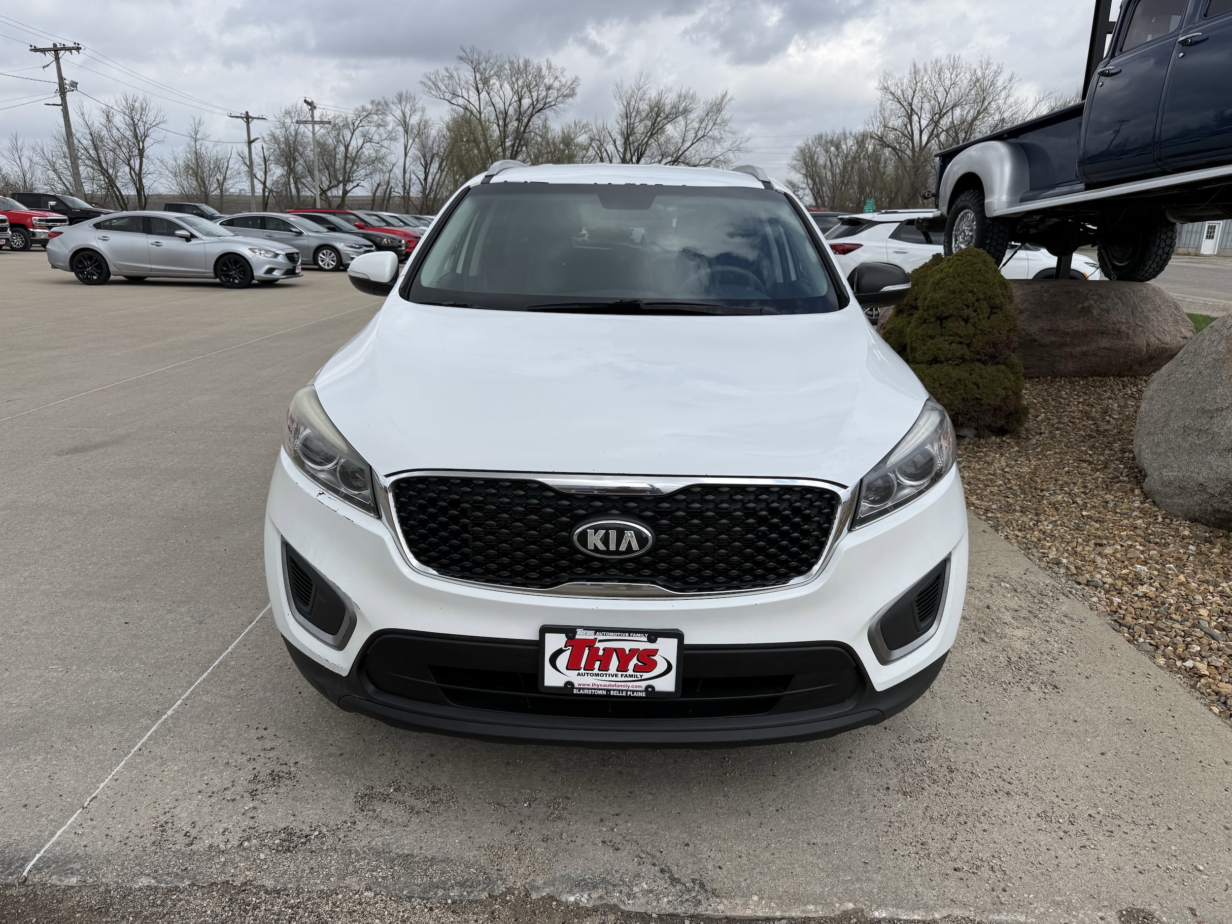 Used 2016 Kia Sorento LX with VIN 5XYPG4A35GG109231 for sale in Vinton, IA