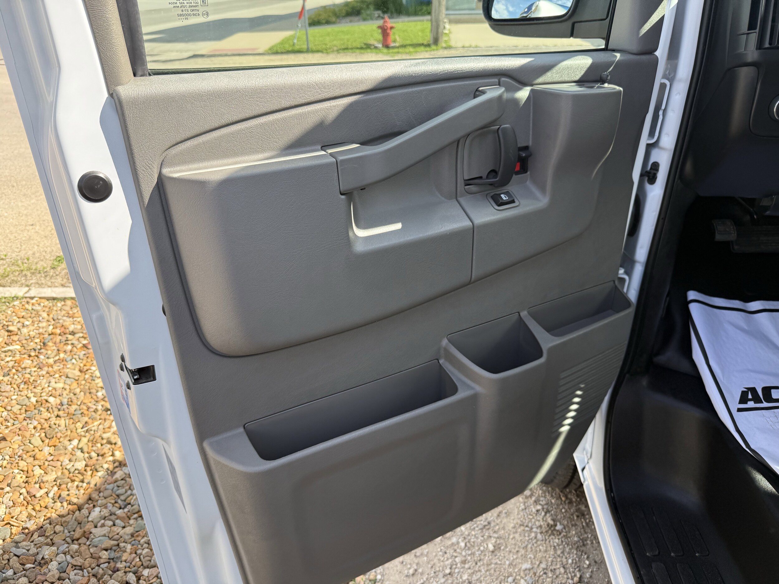 2025 Chevrolet Express Cargo Work Van - Photo 8