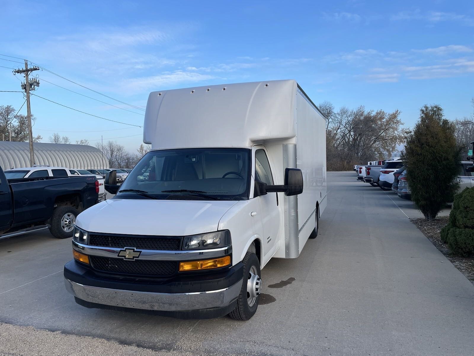2022 Chevrolet Express Cutaway photo 3