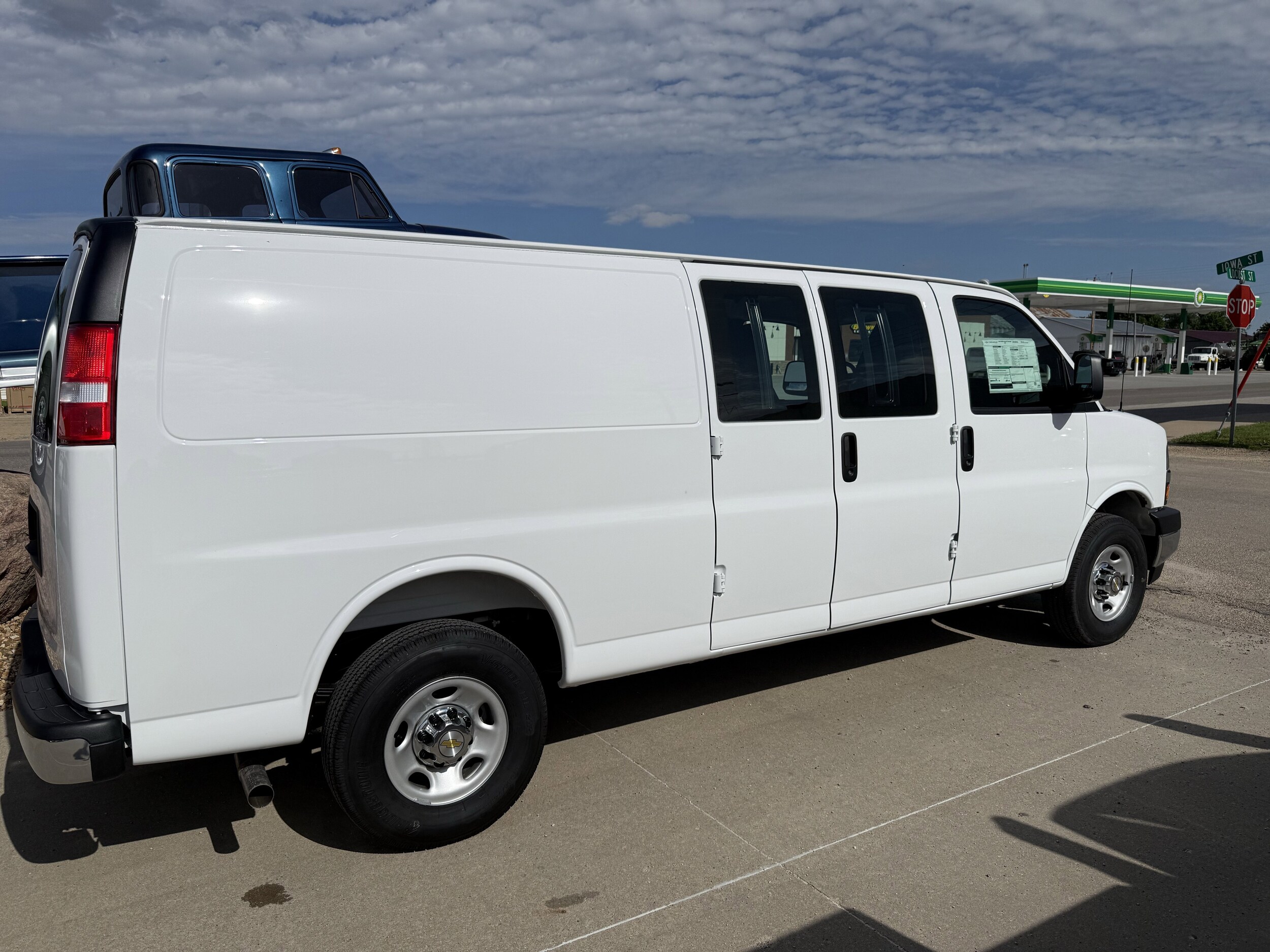 2025 Chevrolet Express Cargo Work Van - Photo 7