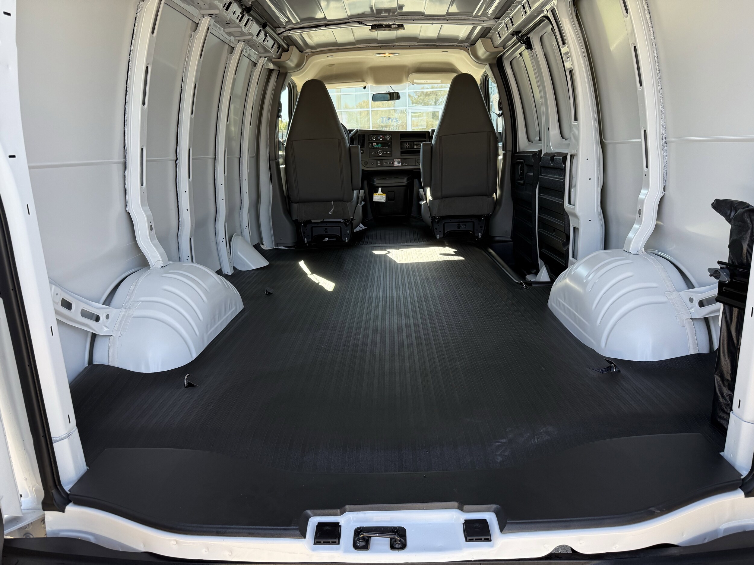 2025 Chevrolet Express Cargo Work Van - Photo 27